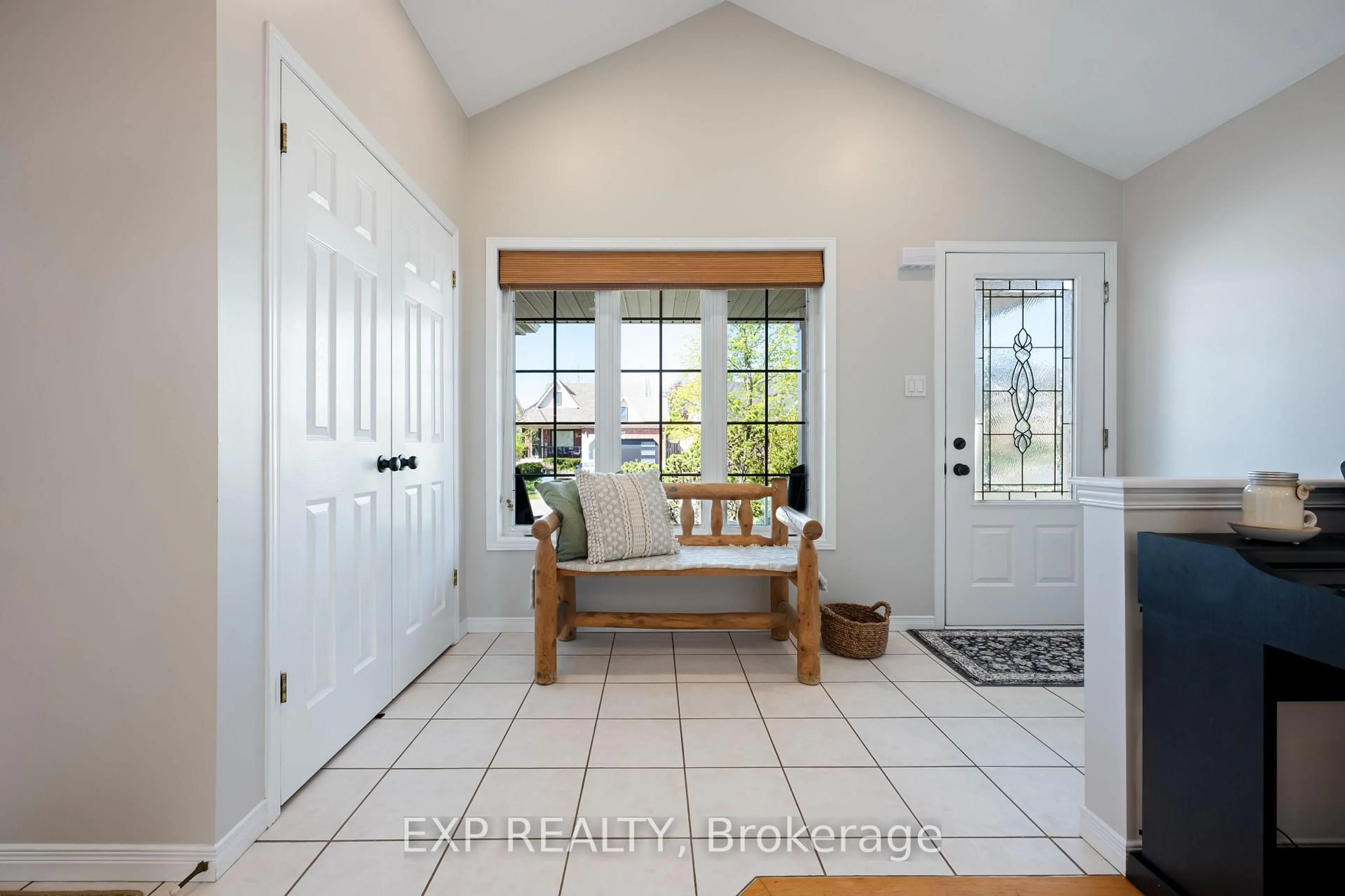 Indoor entryway for 59 Sherwood St, Orangeville Ontario L9W 5E1