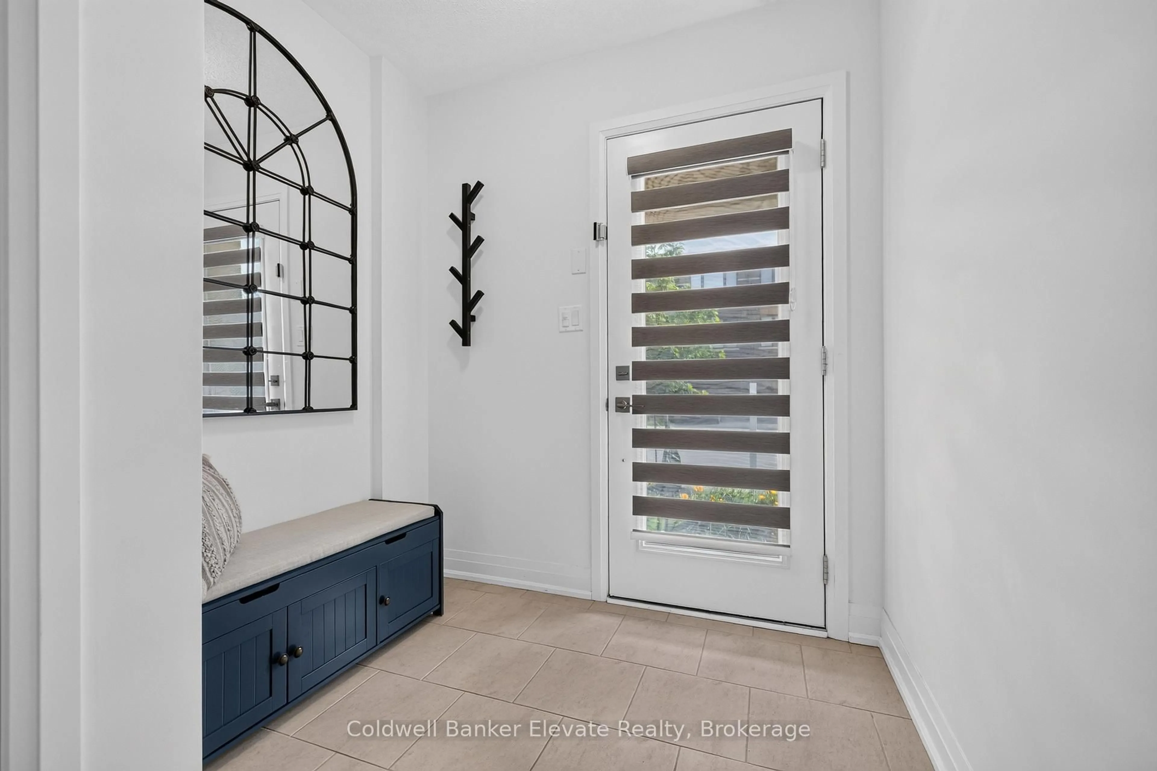 Indoor entryway for 76 Windtree Way, Halton Hills Ontario L7G 0P6