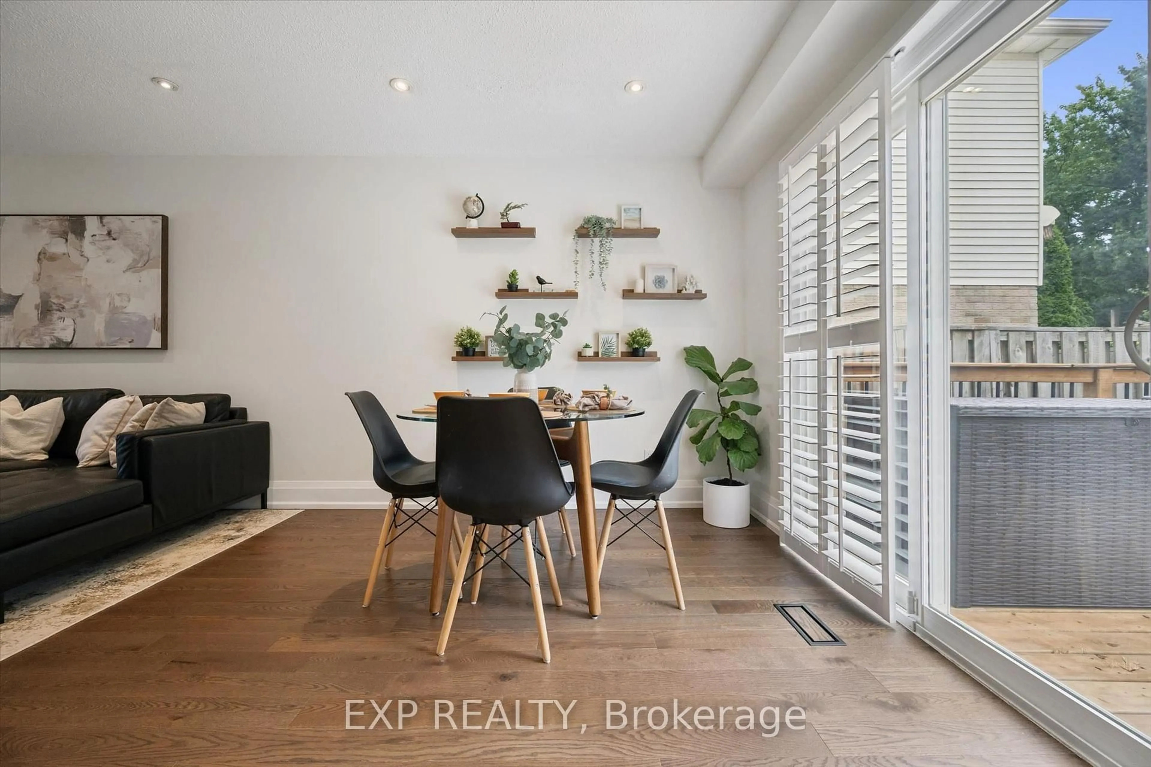 Unknown for 6220 Kindree Circ, Mississauga Ontario L5N 3C2