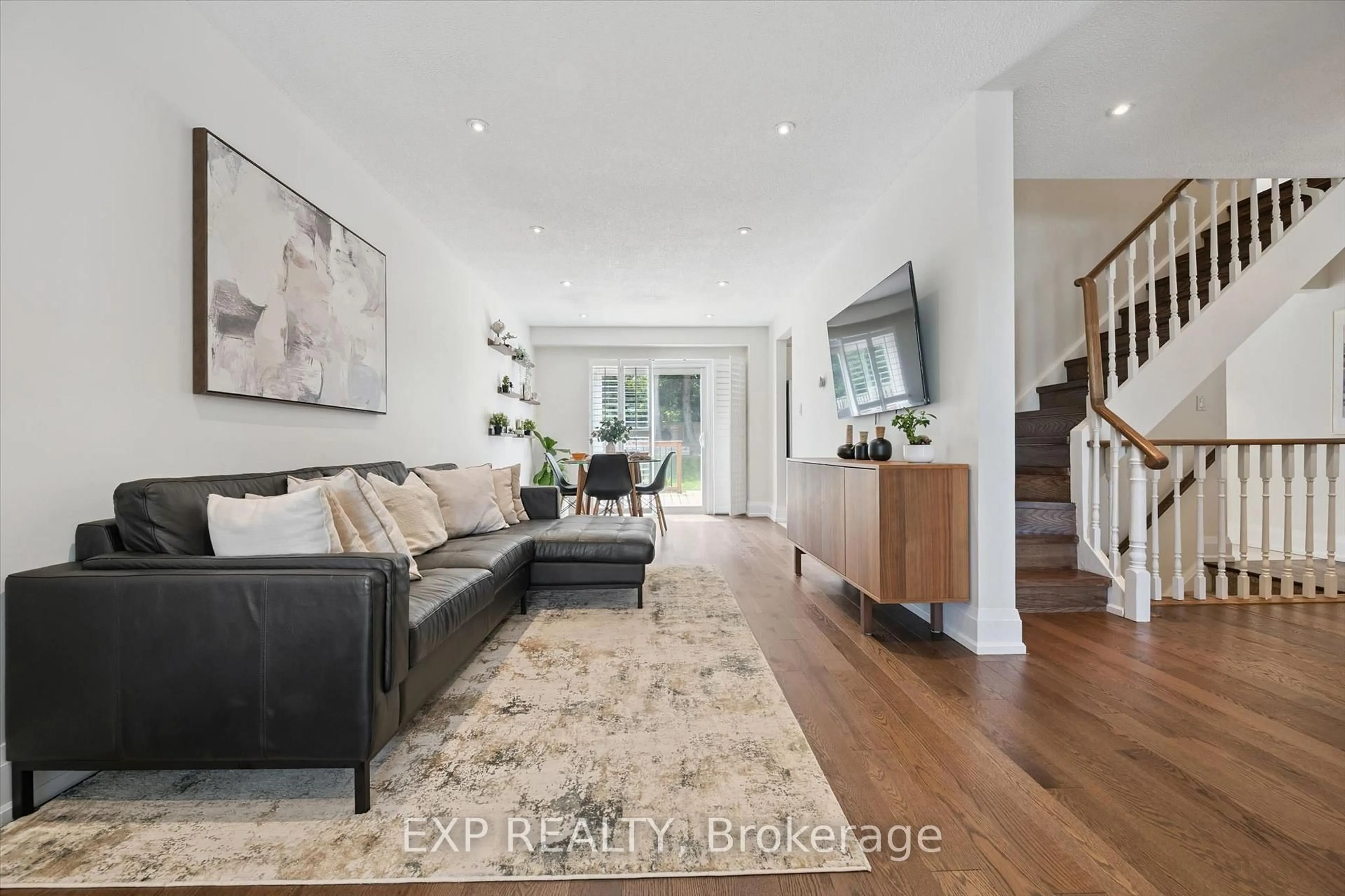 Living room with furniture, unknown for 6220 Kindree Circ, Mississauga Ontario L5N 3C2