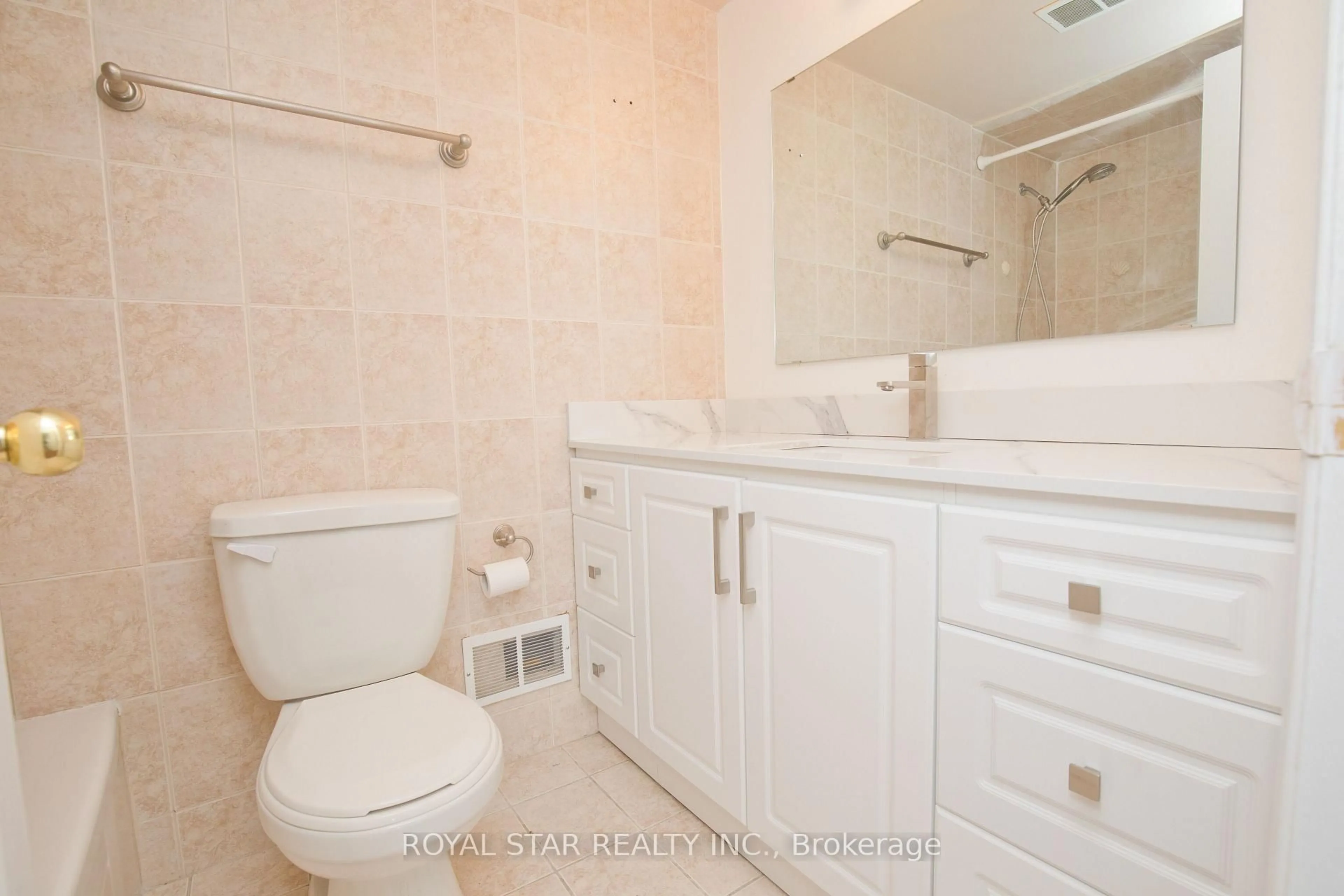 Standard bathroom, unknown for 1535 Lakeshore Rd #1607, Mississauga Ontario L5E 3E2