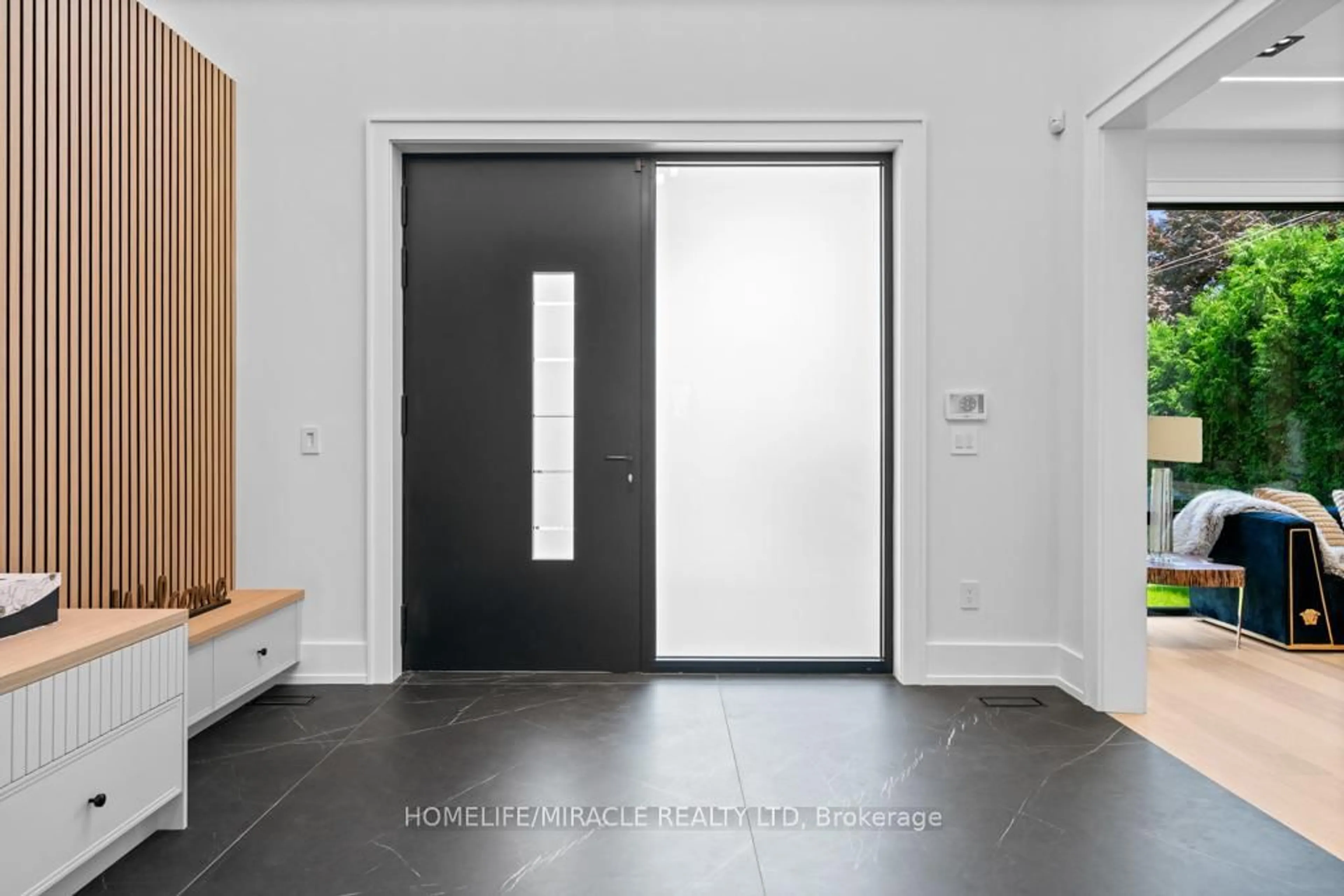 Indoor entryway for 282 Maurice Dr, Oakville Ontario L6K 2X3