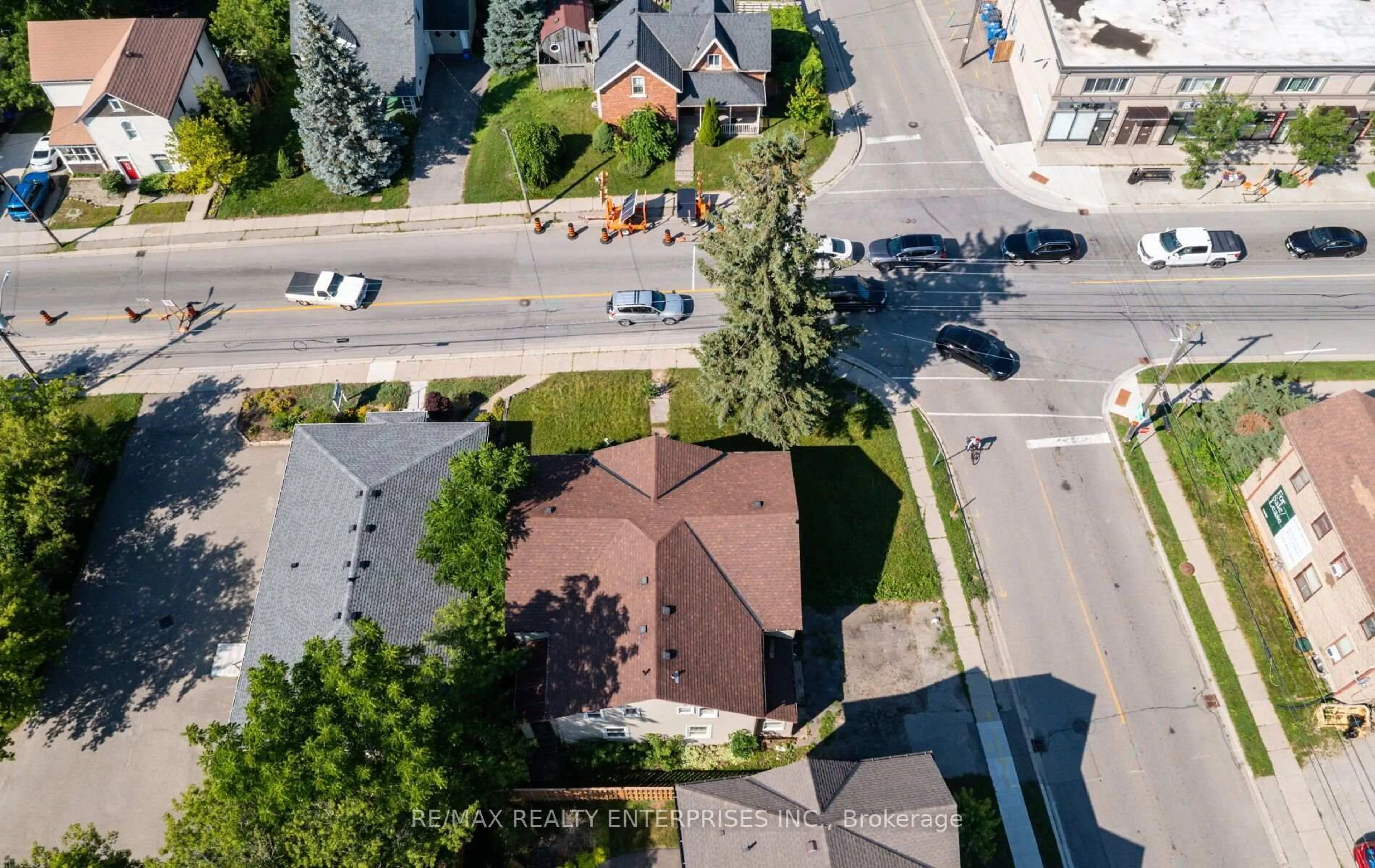 A pic from outside/outdoor area/front of a property/back of a property/a pic from drone, street for 29 MAIN St #27A, Halton Hills Ontario L7J 1X4