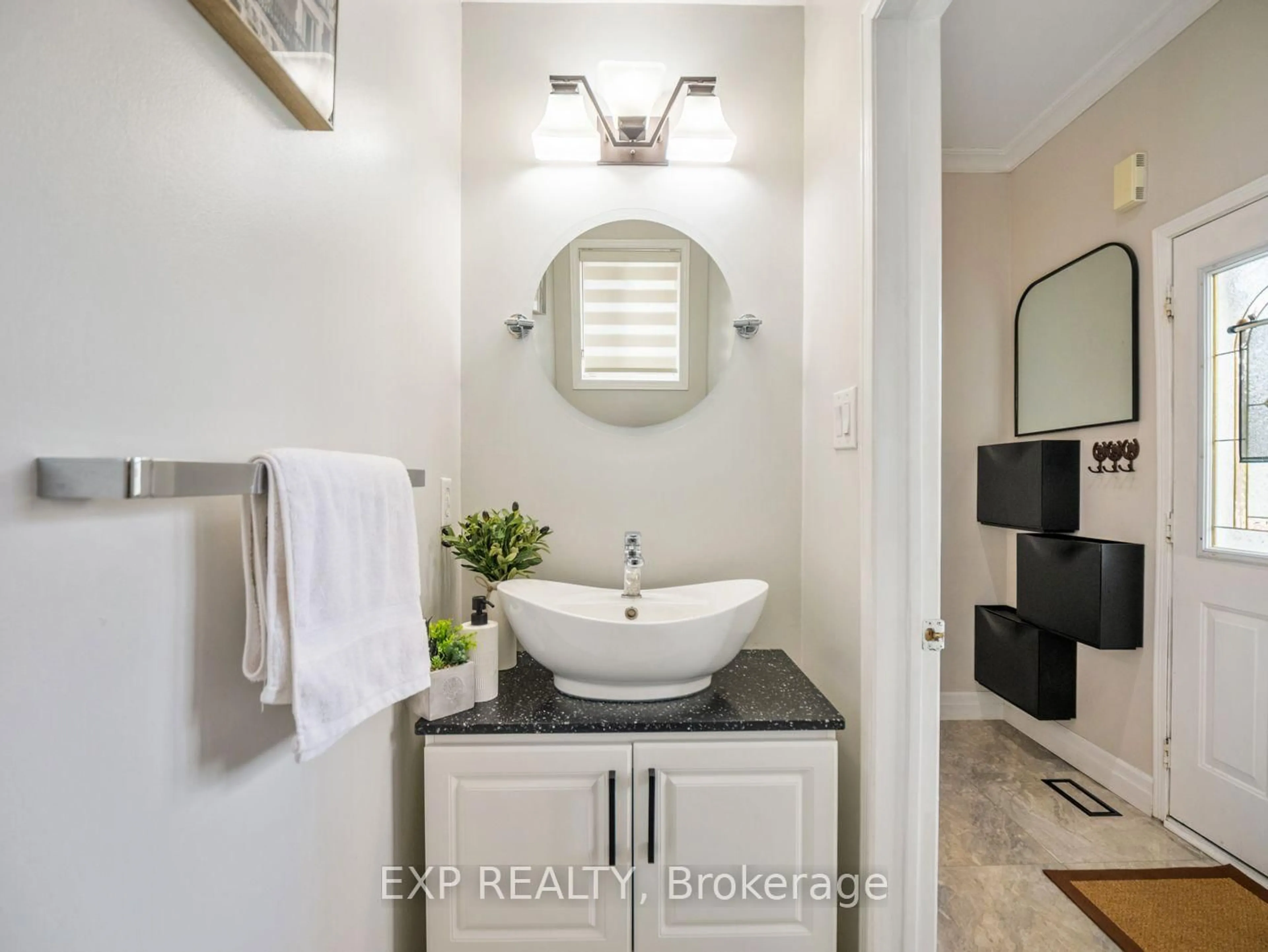 Contemporary bathroom, ceramic/tile floor for 1 Sedgewick Circ, Brampton Ontario L7A 2P5