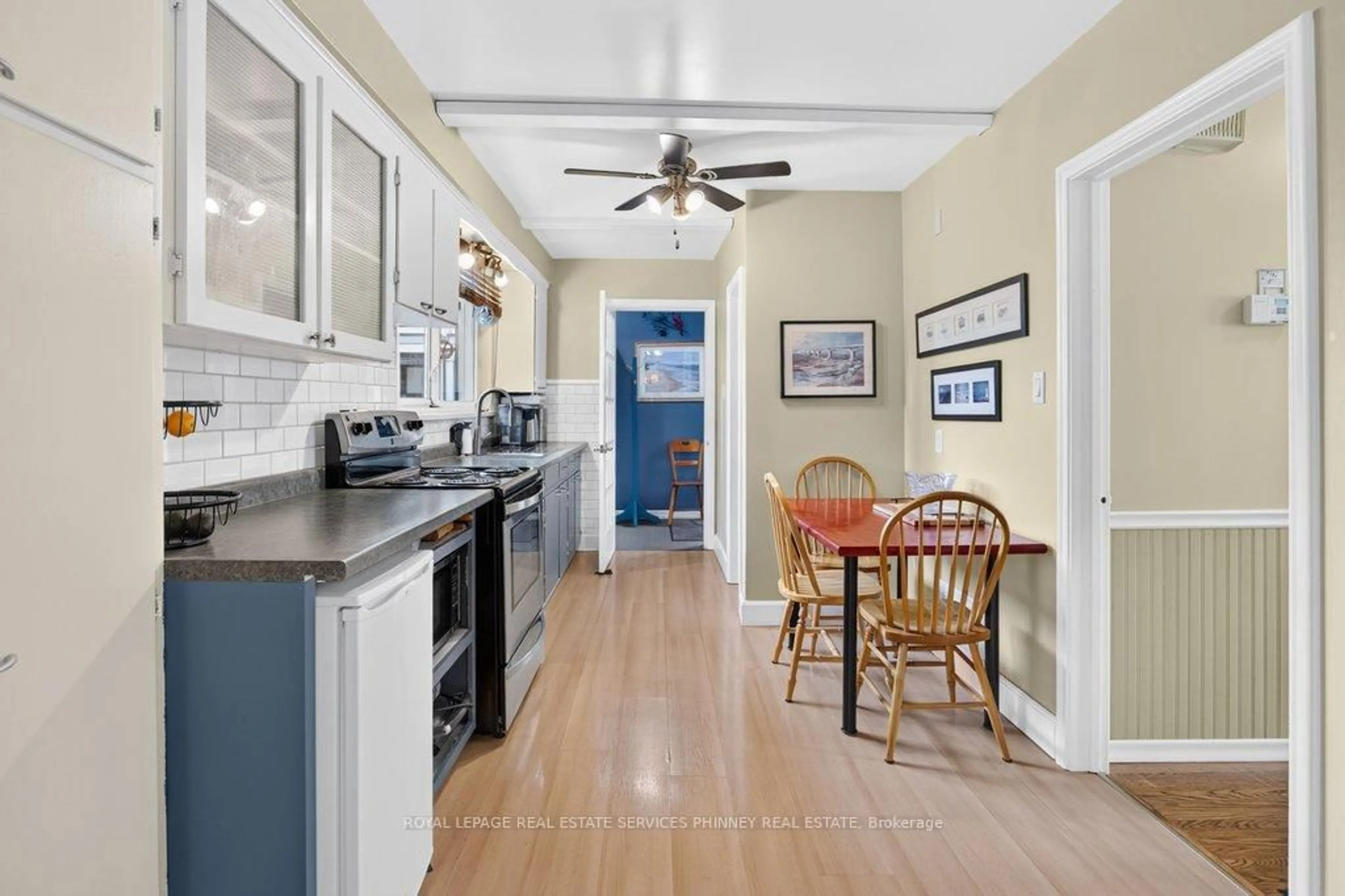 Open concept kitchen, ceramic/tile floor for 487 Wildwood Dr, Oakville Ontario L6K 1V1