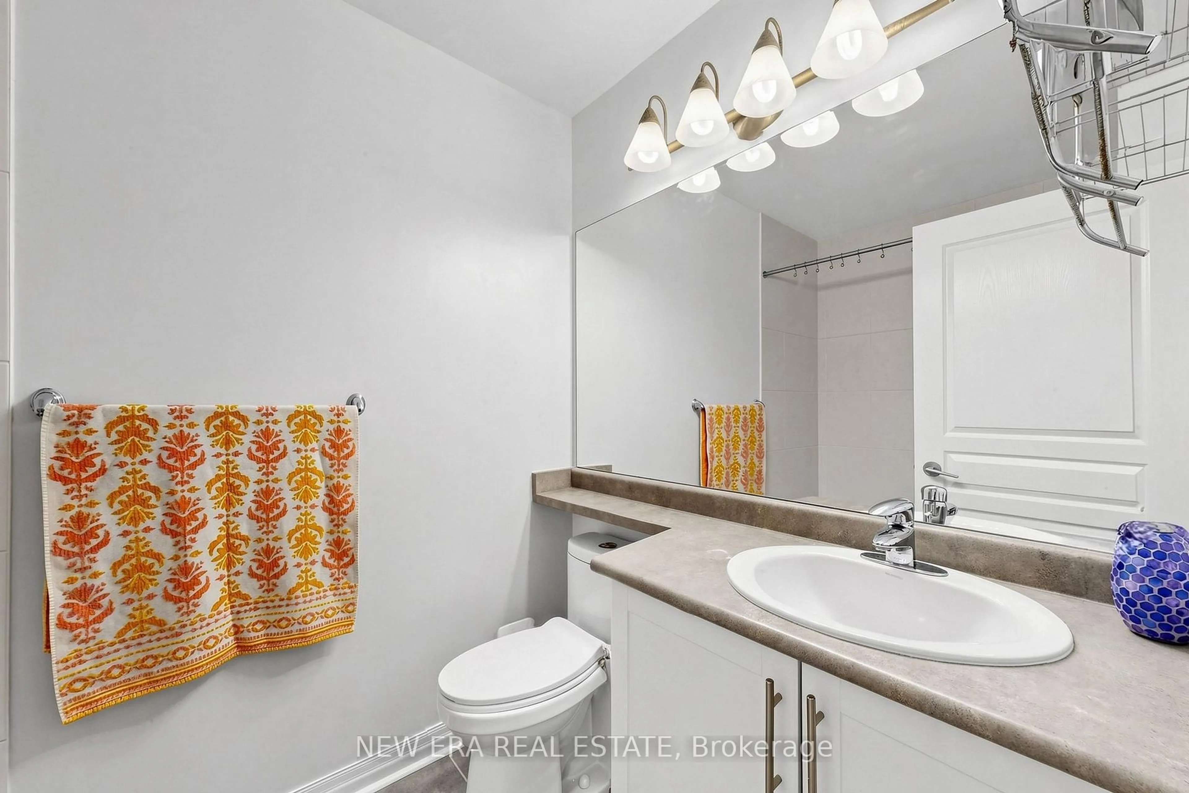 Standard bathroom, unknown for 3515 Kariya Dr #2810, Mississauga Ontario L5B 0C1