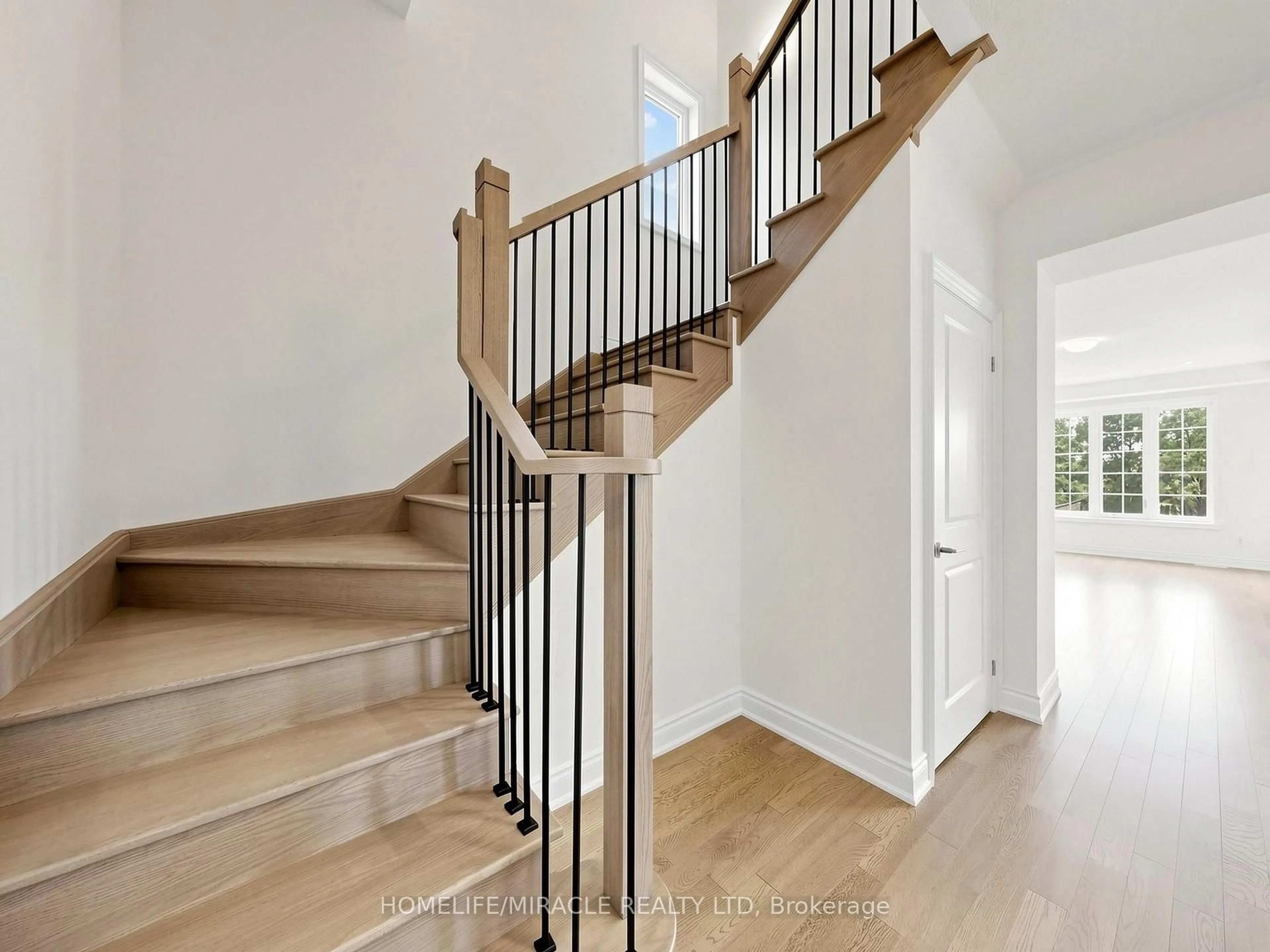 Stairs for 8 Ralston Crt, Brampton Ontario L6X 5S9