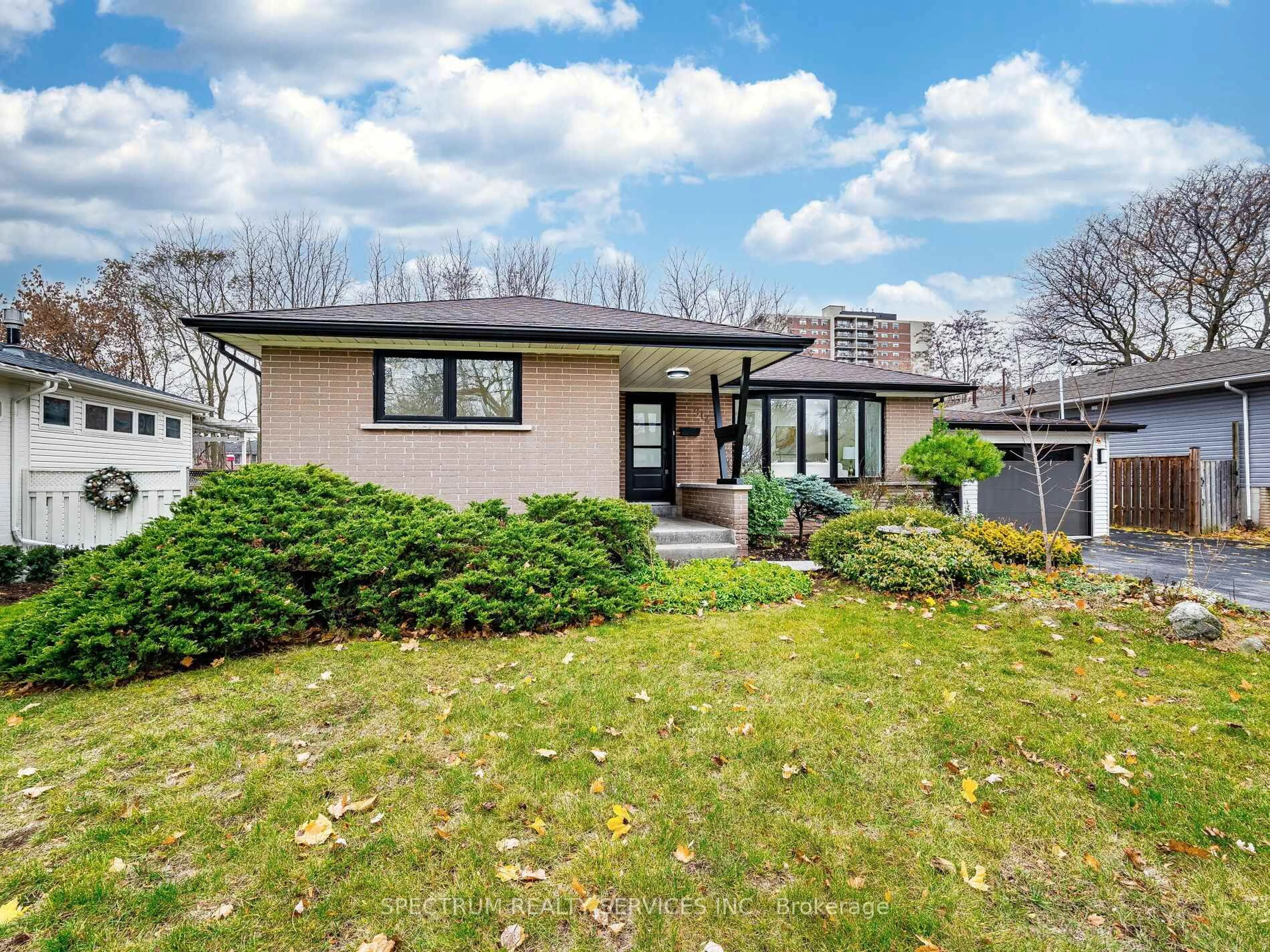 Home with vinyl exterior material, street for 914 Francis Rd, Burlington Ontario L7T 3Y2