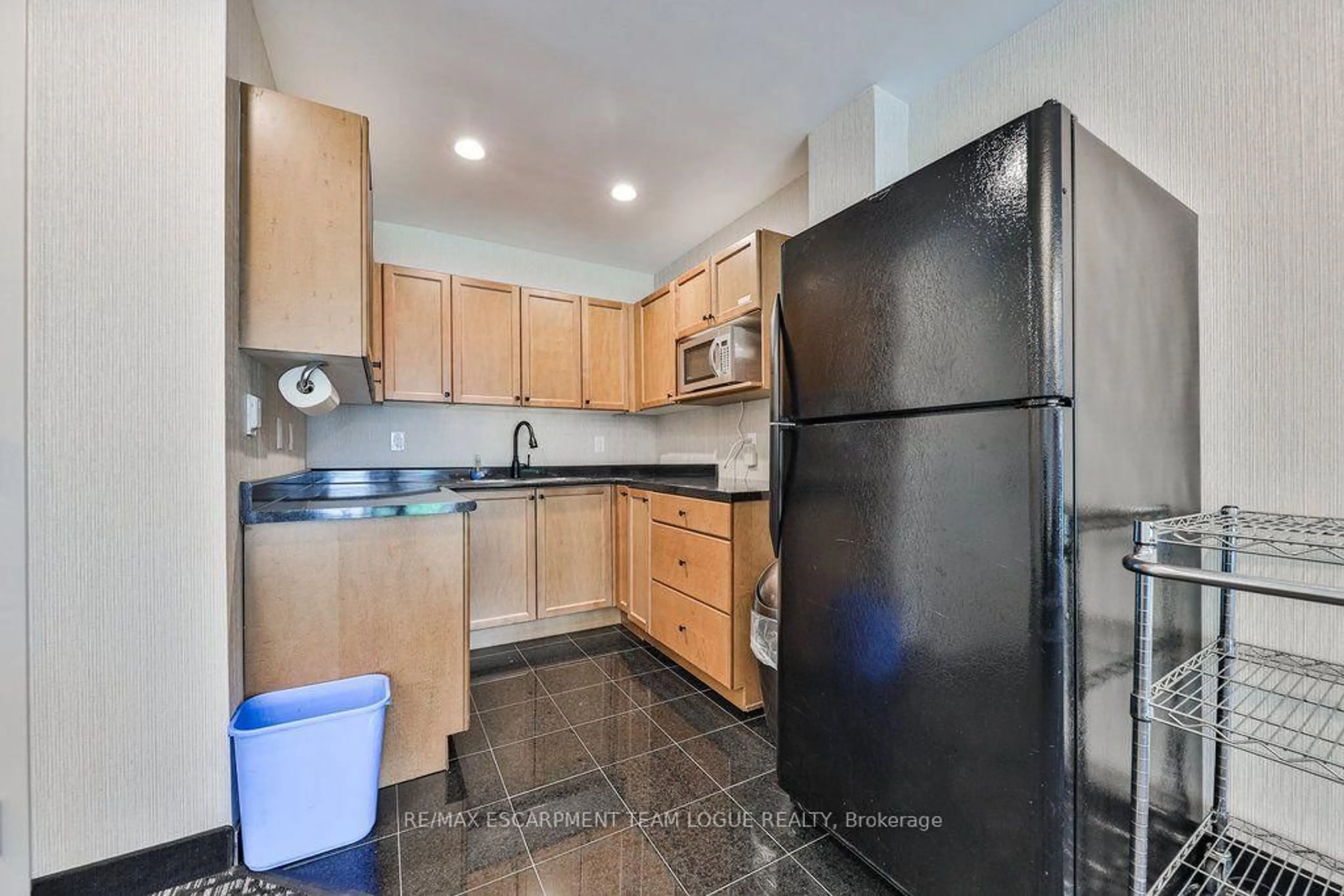 Standard kitchen, unknown for 2085 Amherst Heights Dr #PH705, Burlington Ontario L7P 5C2