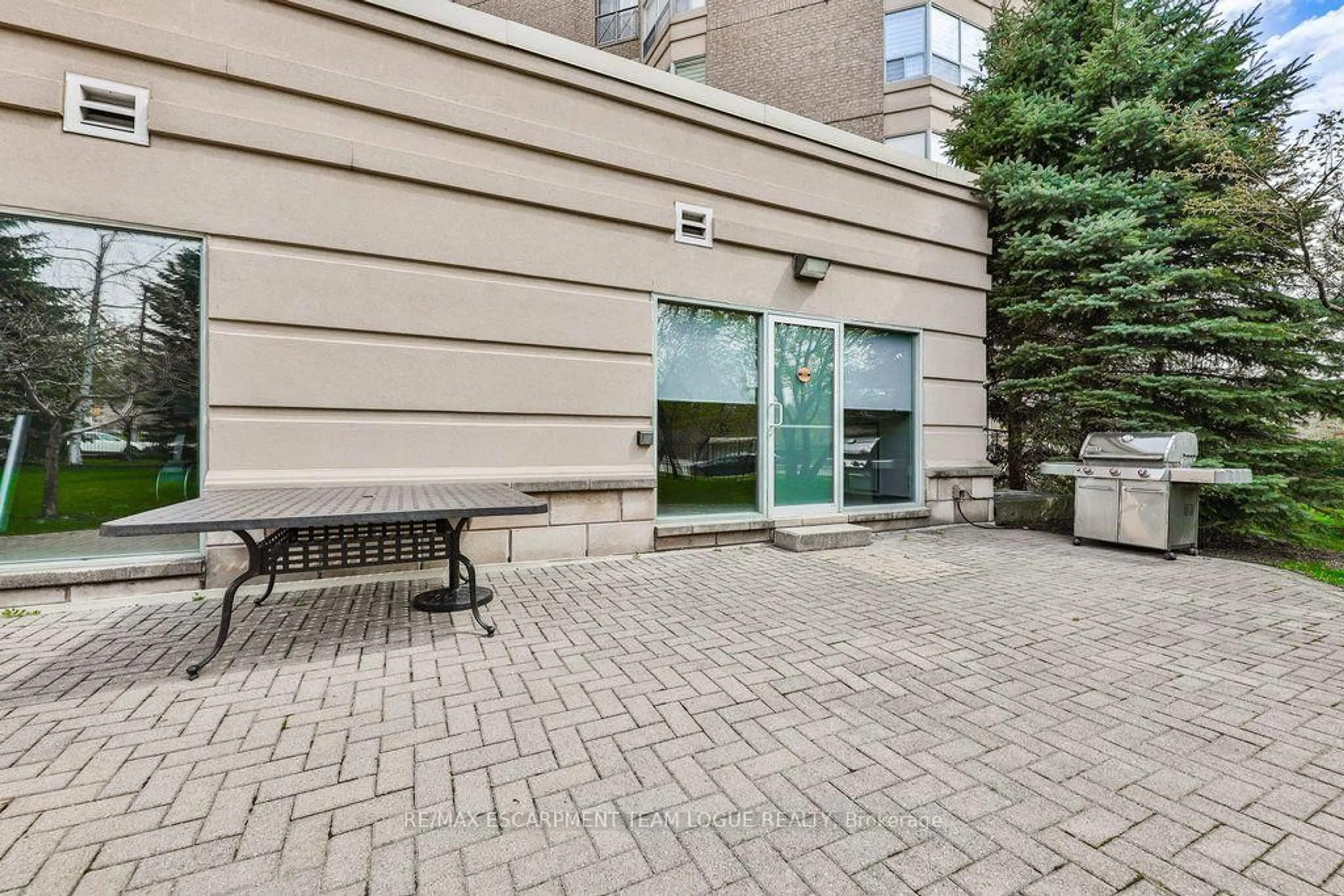 Patio, street for 2085 Amherst Heights Dr #PH705, Burlington Ontario L7P 5C2