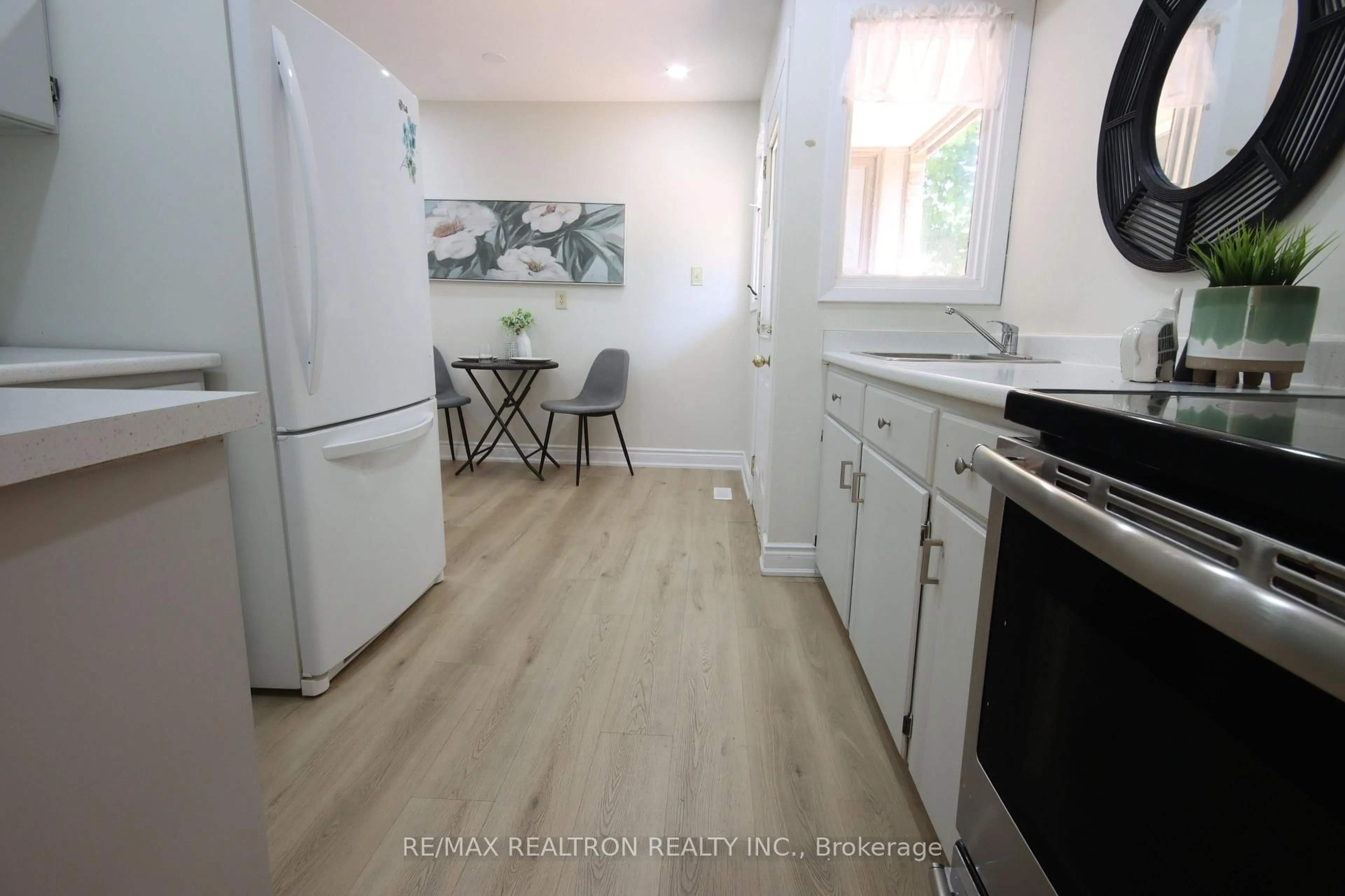 Unknown for 4272 Gayling Gdns, Mississauga Ontario L5L 1Z9