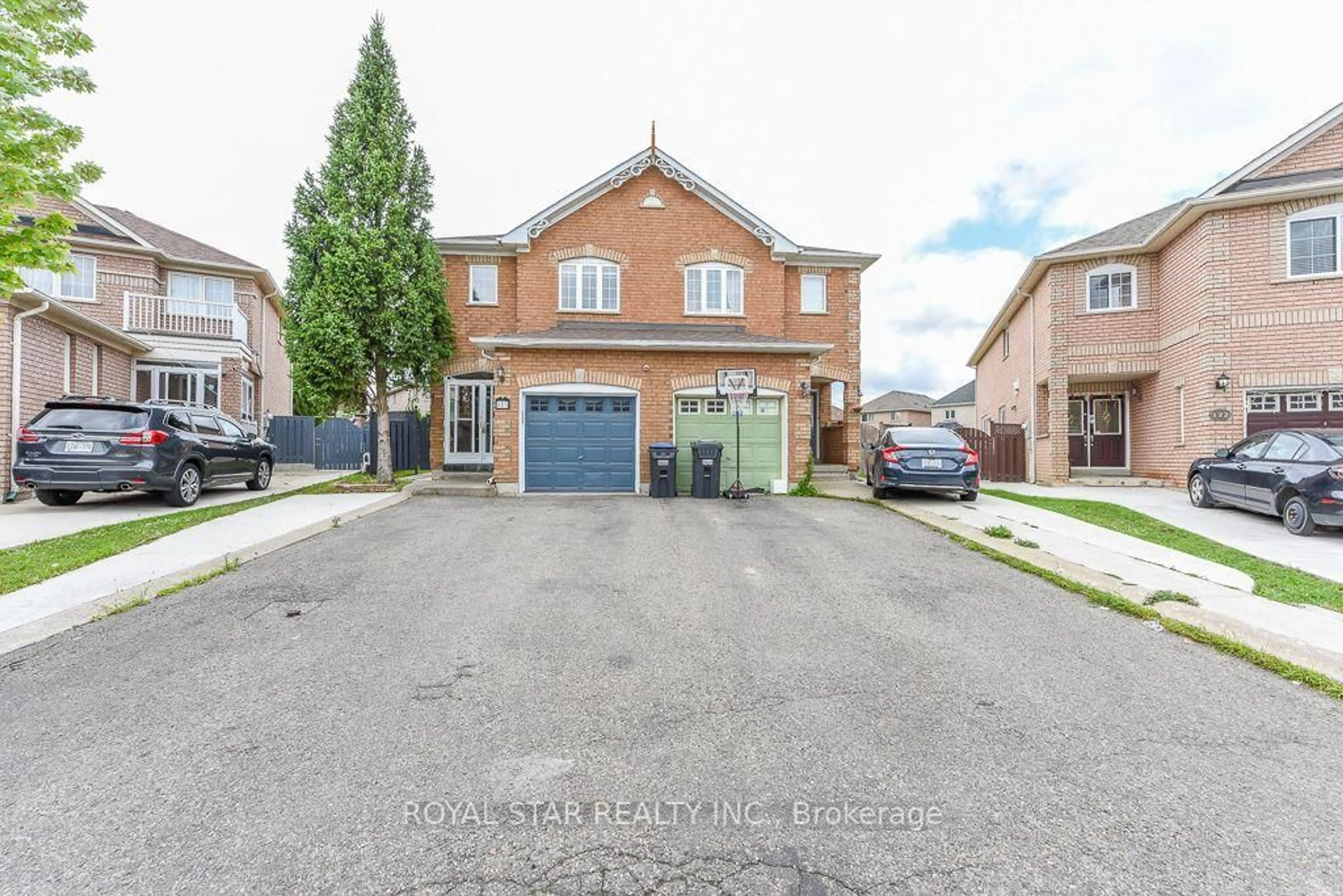A pic from outside/outdoor area/front of a property/back of a property/a pic from drone, street for 118 Tiller Tr, Brampton Ontario L6X 4S8