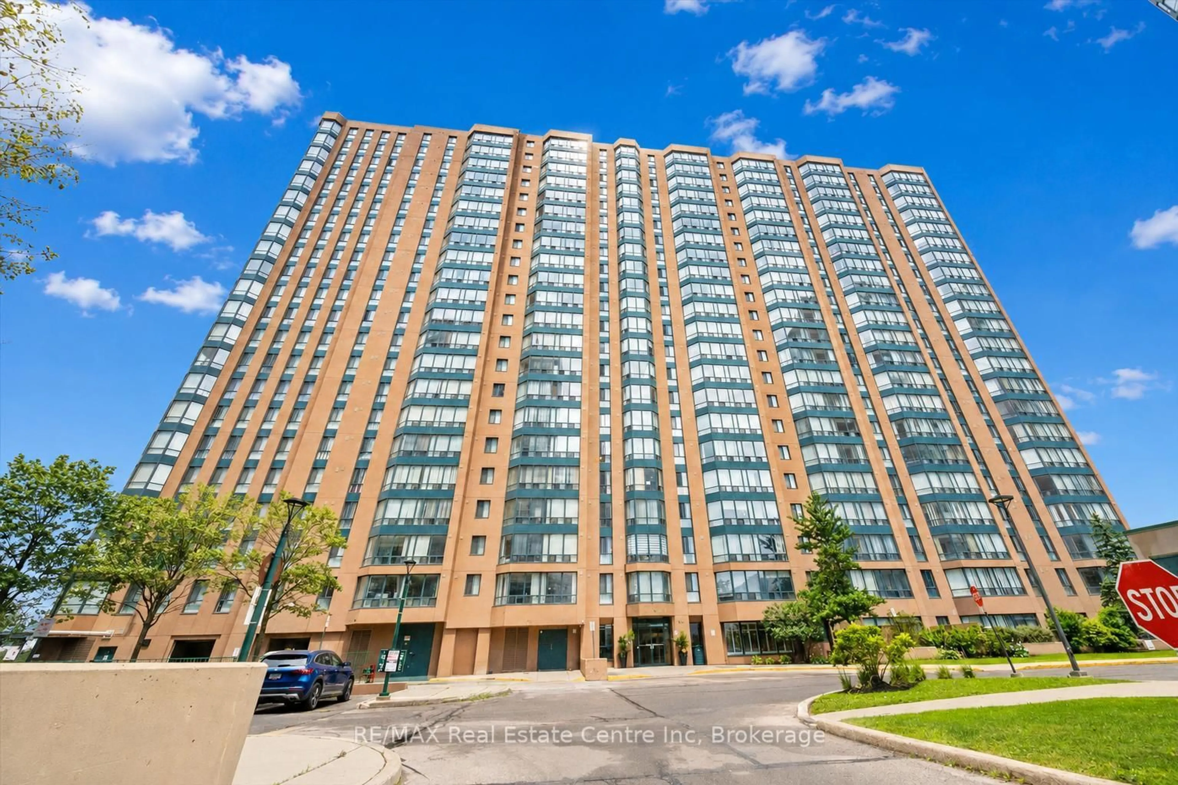 Unknown for 155 HILLCREST Ave #302, Mississauga Ontario L5B 3Z2
