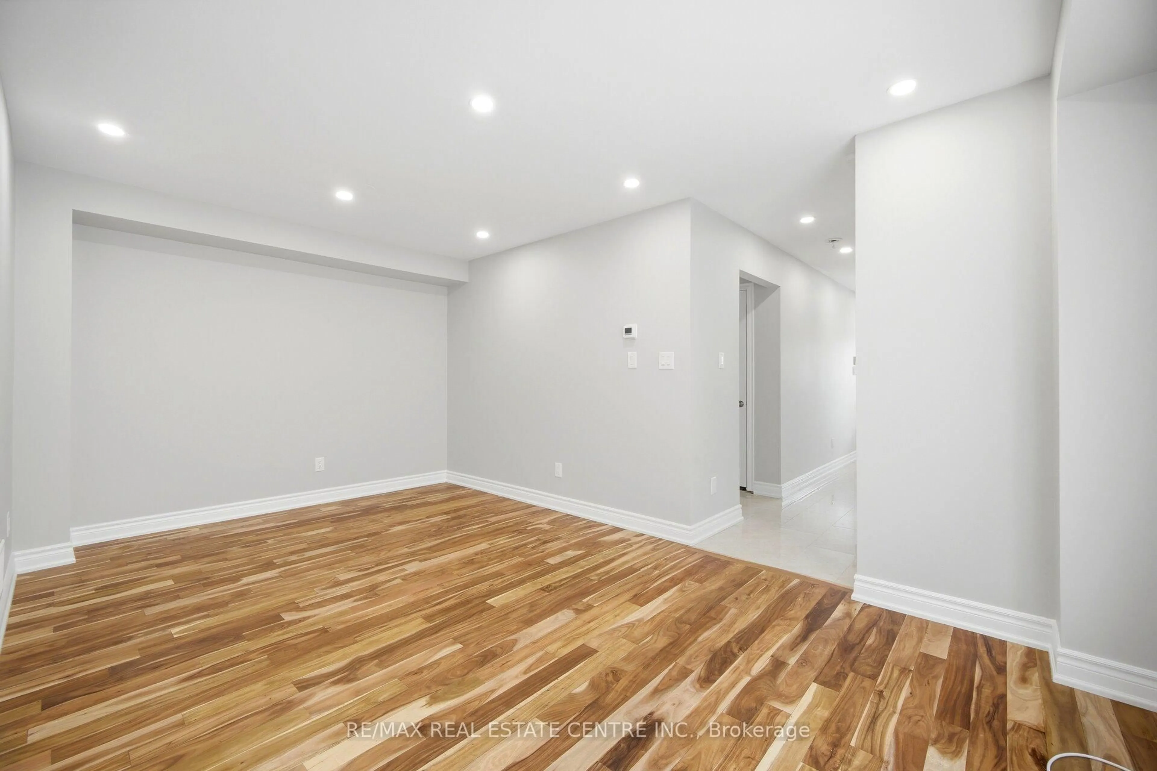 A pic of a room for 31 Spicebush Terr, Brampton Ontario L6X 0J4