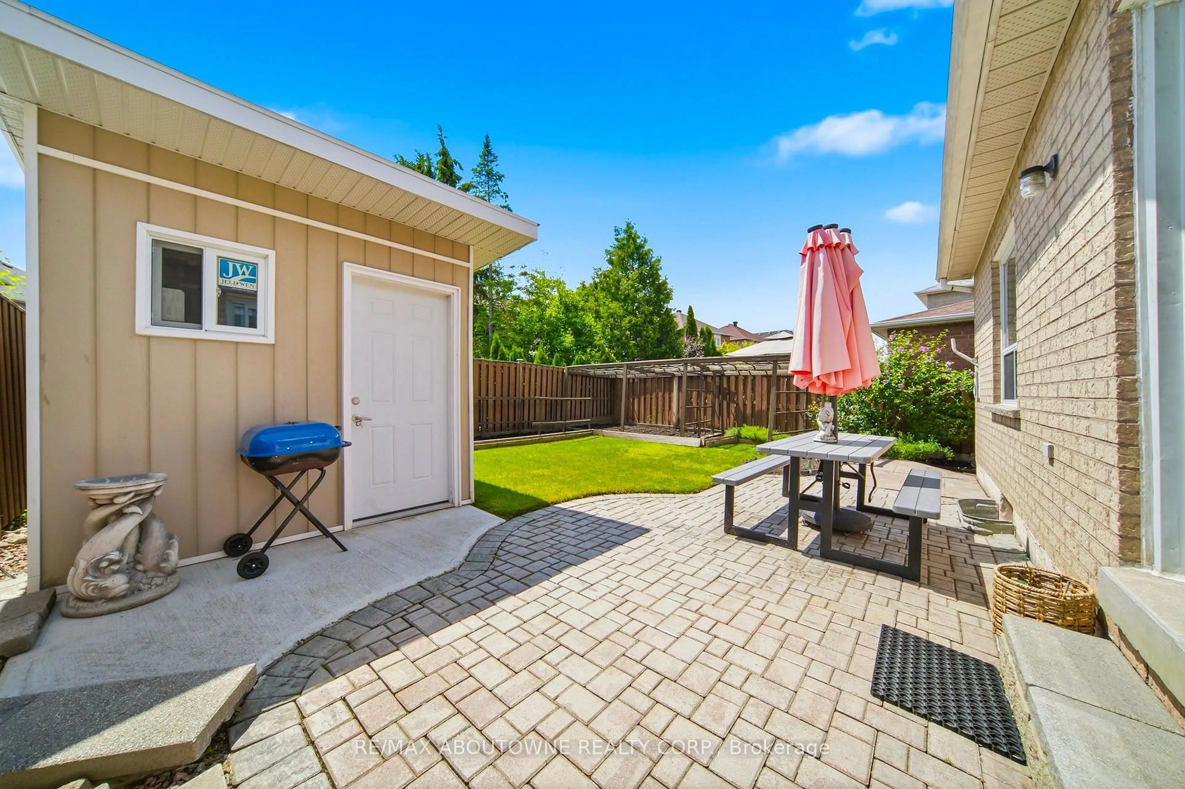 Patio, street for 5184 Red Brush Dr, Mississauga Ontario L4Z 3Z8