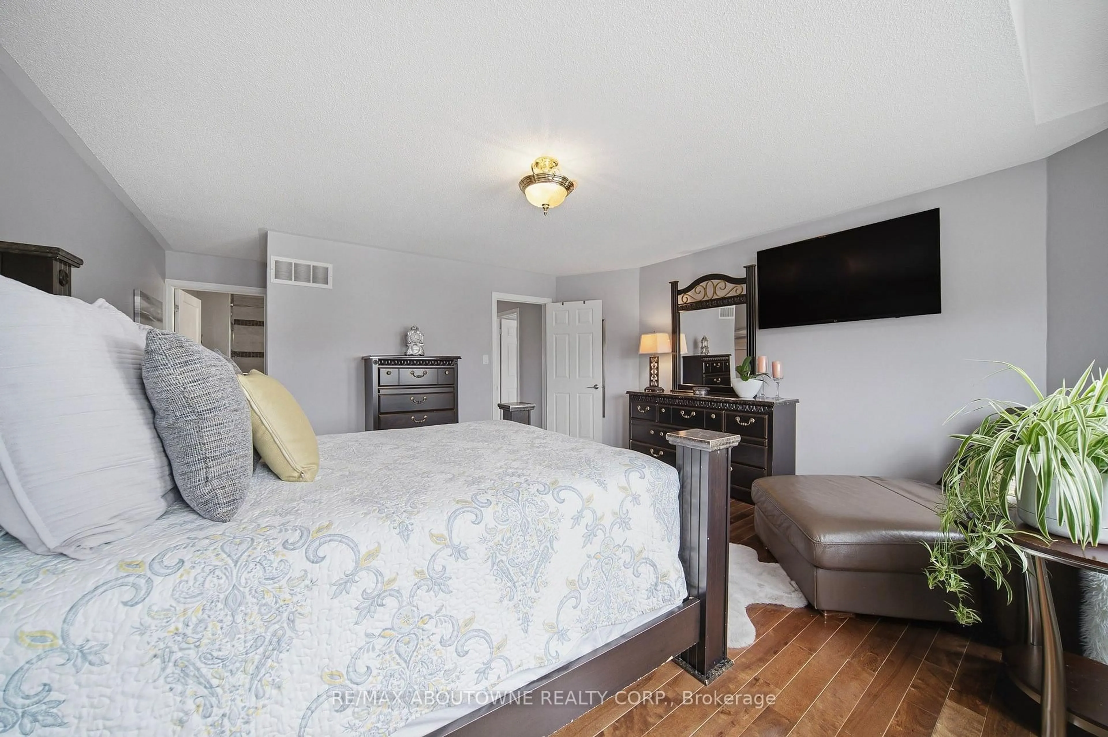 Bedroom with bed, wood/laminate floor for 5184 Red Brush Dr, Mississauga Ontario L4Z 3Z8