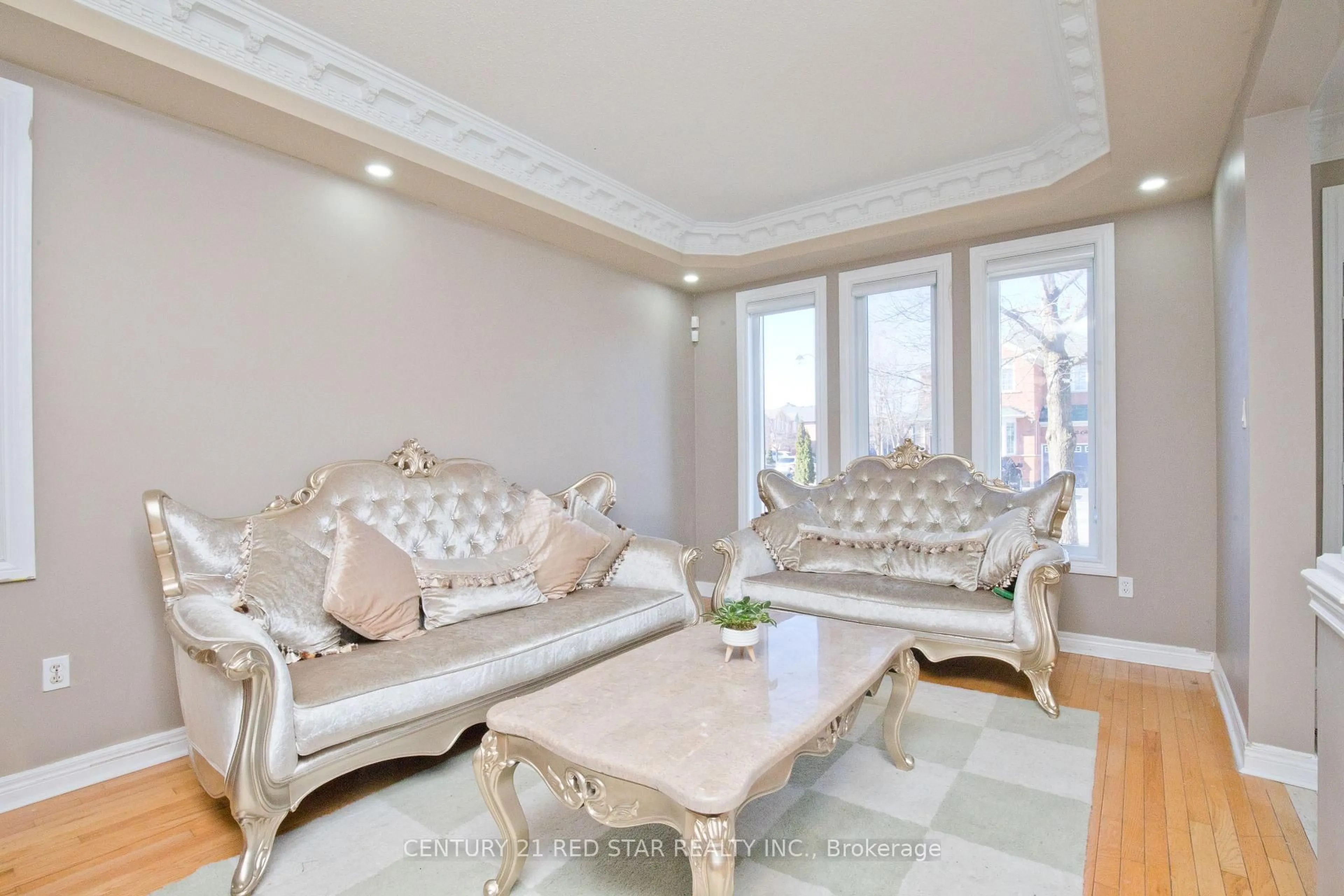 Living room with furniture, unknown for 3 Okanagan Dr, Brampton Ontario L6R 2X1