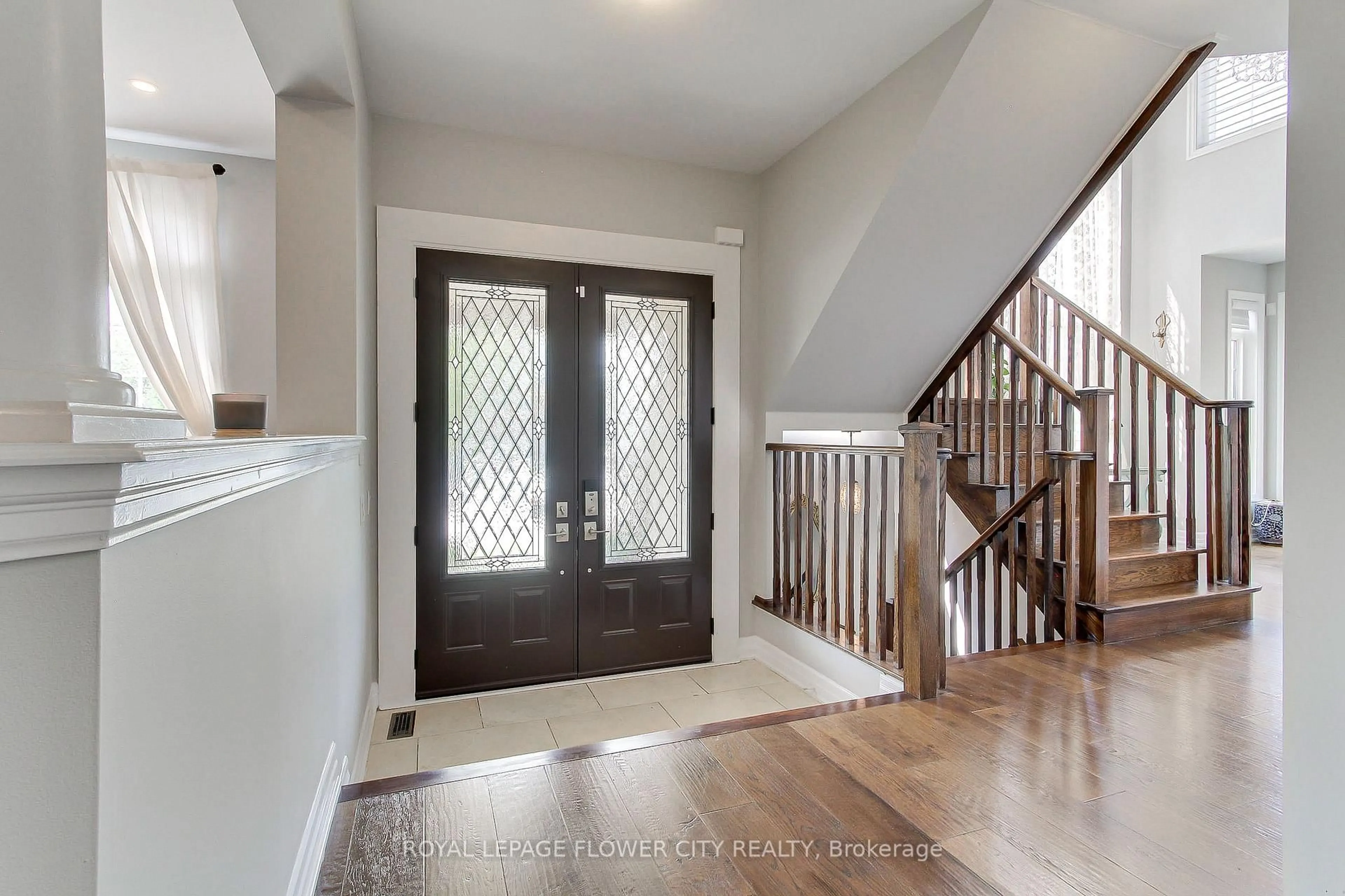 Indoor entryway for 124 Playfair Terr, Milton Ontario L9T 4V1