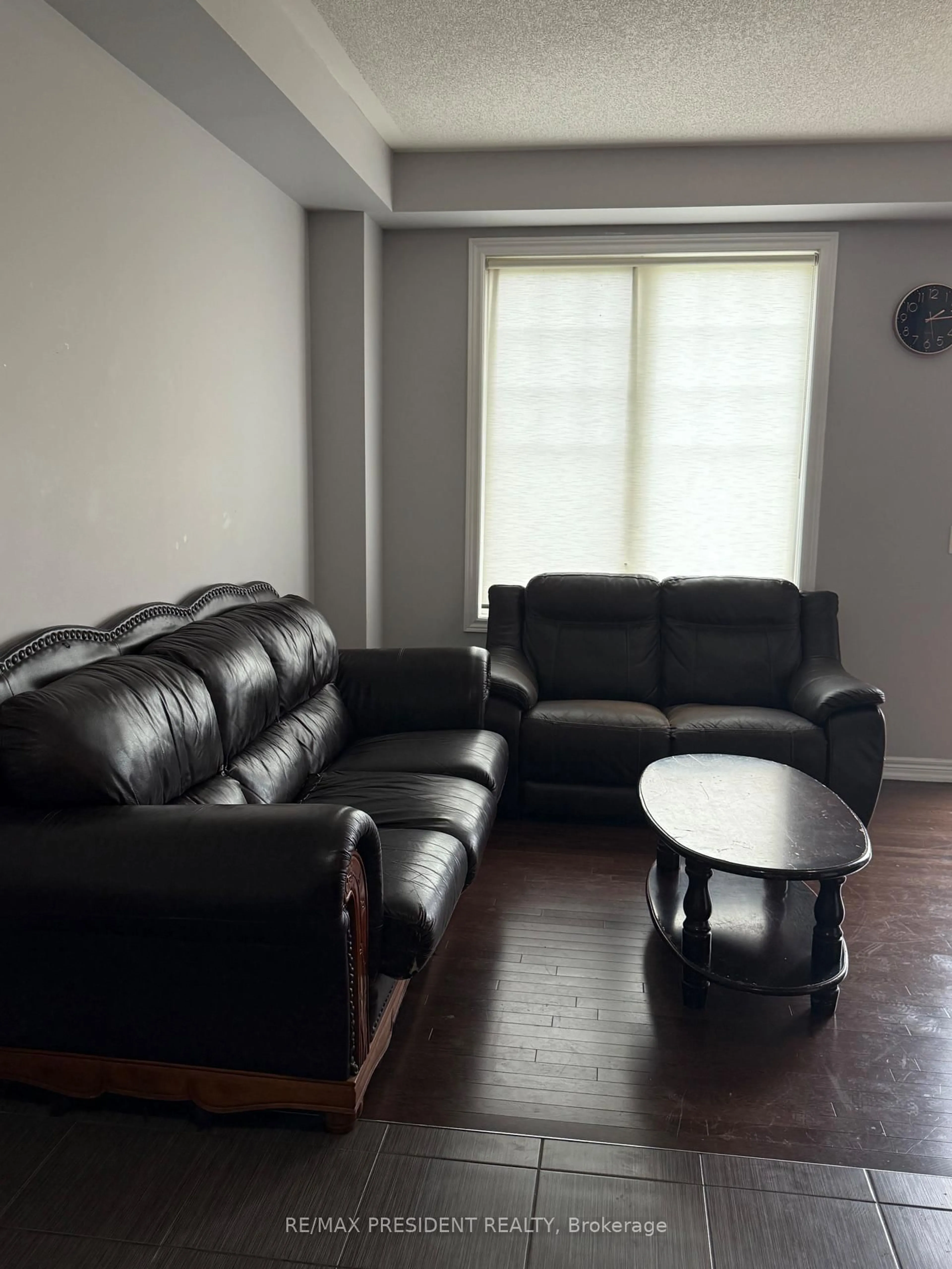 Living room with furniture, unknown for 98 Davenfield Circ, Brampton Ontario L6P 4M1