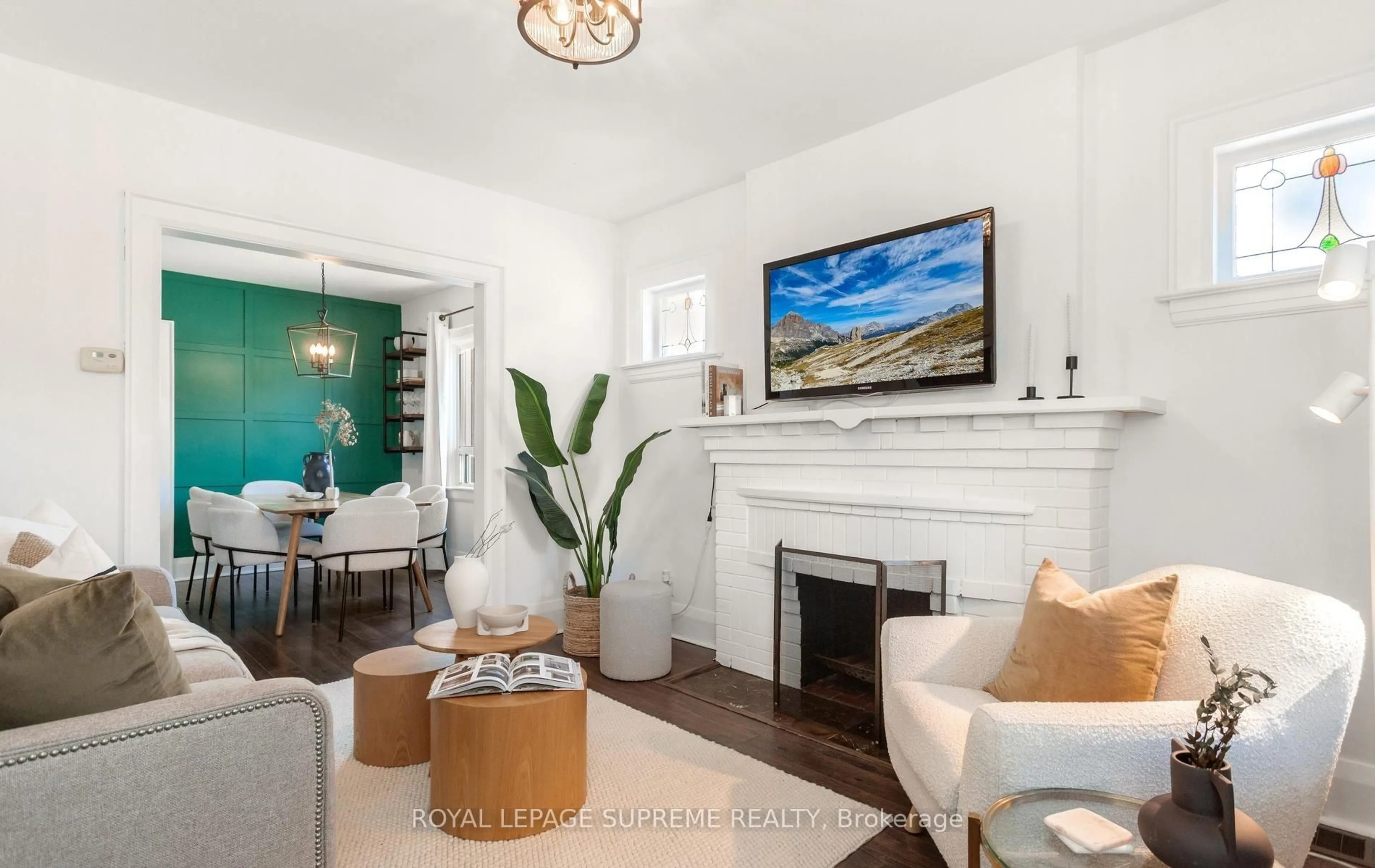 Living room with furniture, unknown for 50 Brookside Ave, Toronto Ontario M6S 4G7