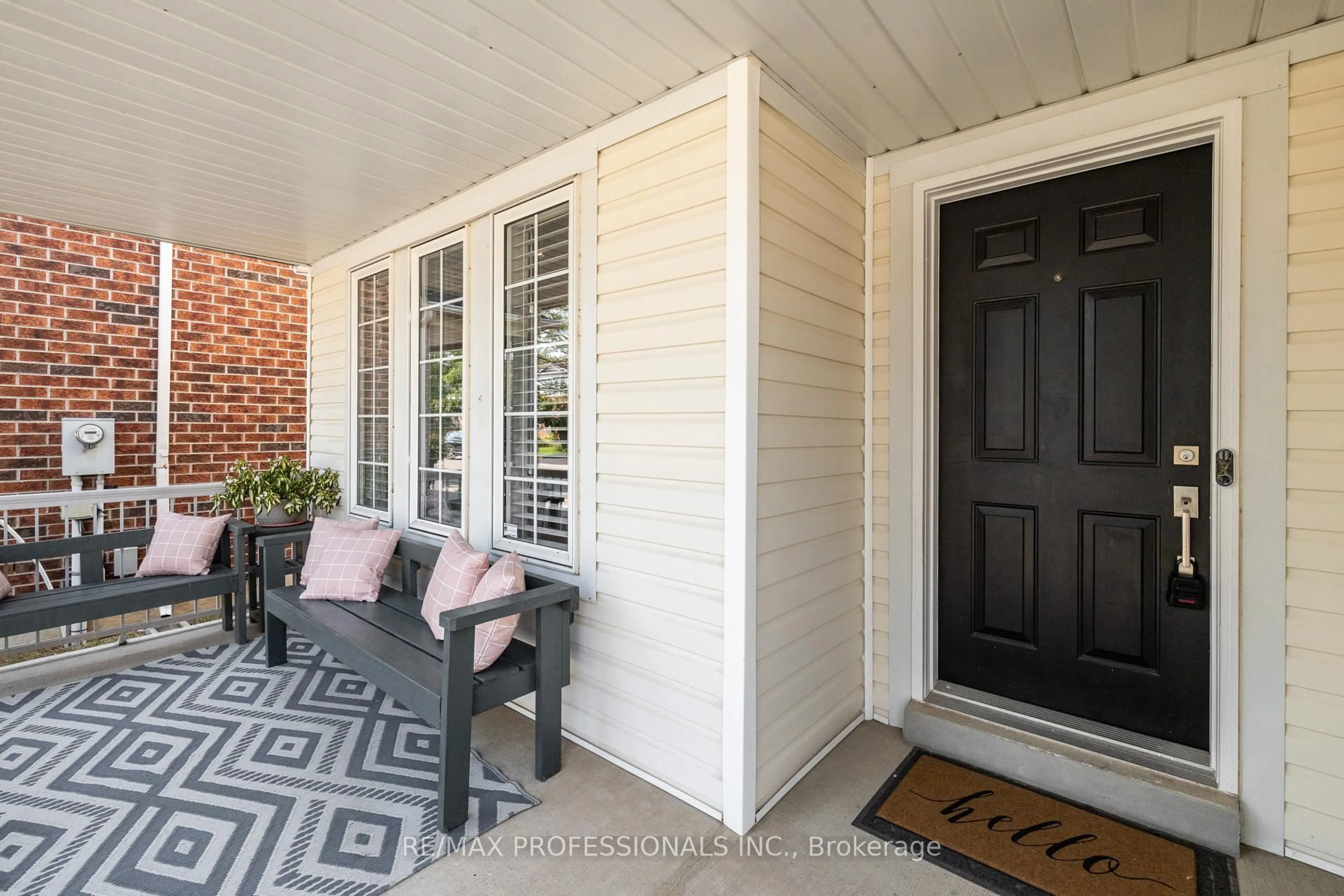 Indoor entryway for 1245 Newell St, Milton Ontario L9T 6C2