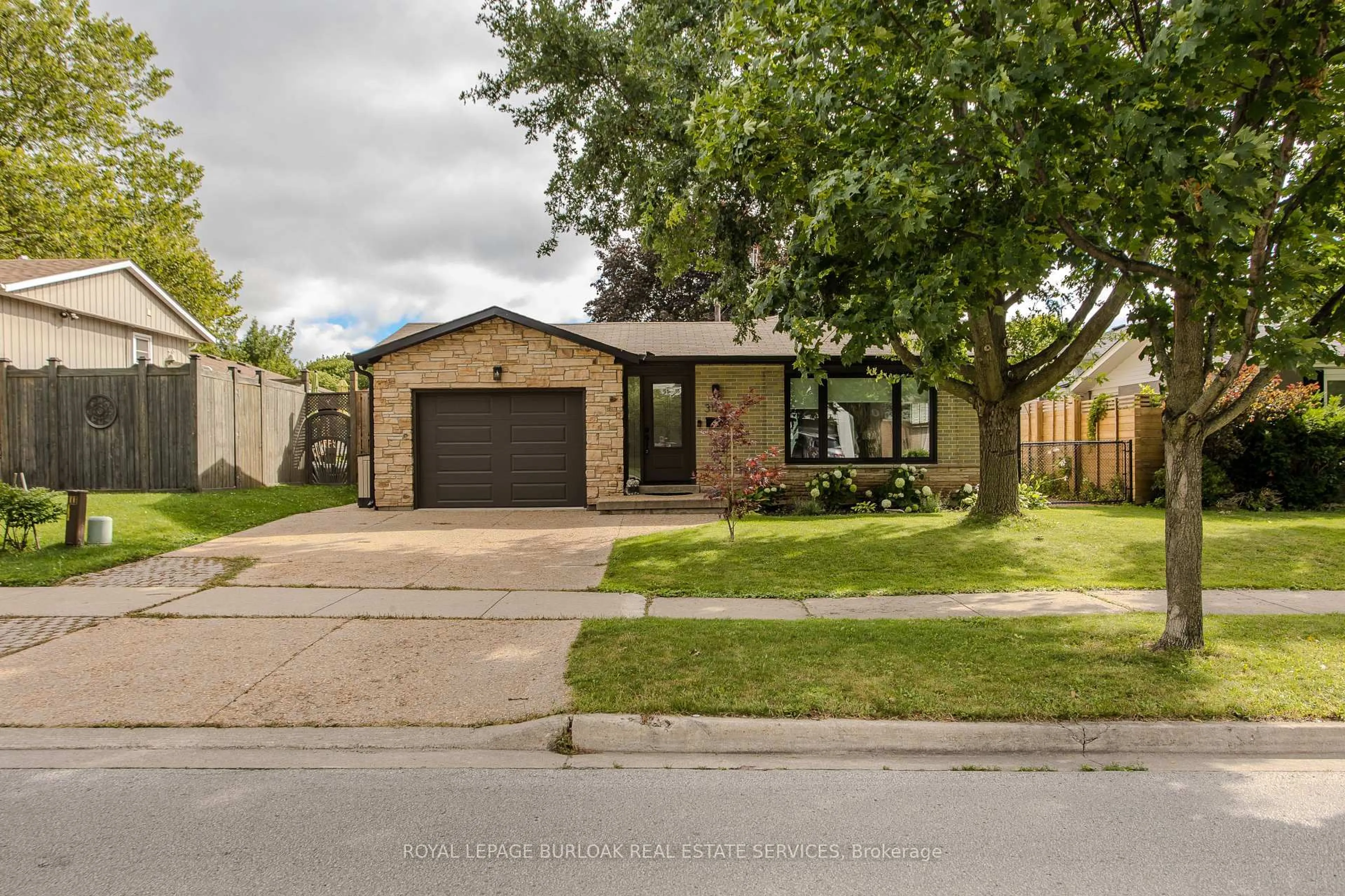 Home with brick exterior material, street for 3128 Centennial Dr, Burlington Ontario L7M 1B9