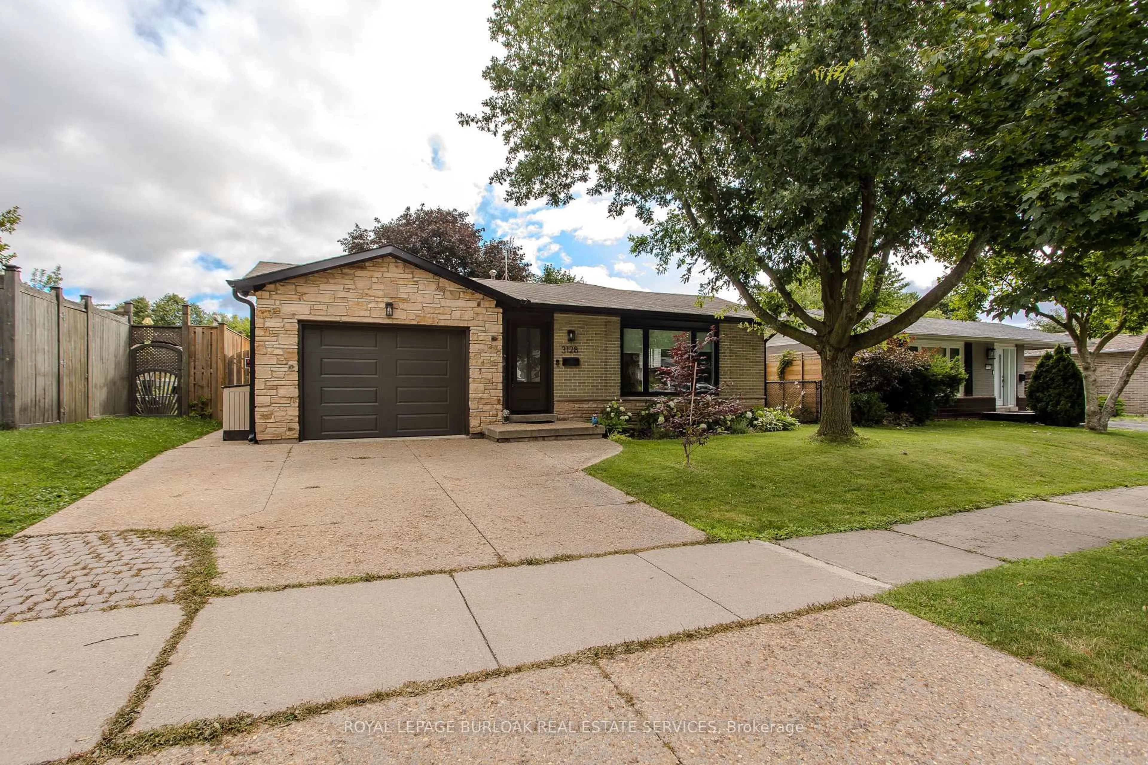 Home with brick exterior material, street for 3128 Centennial Dr, Burlington Ontario L7M 1B9