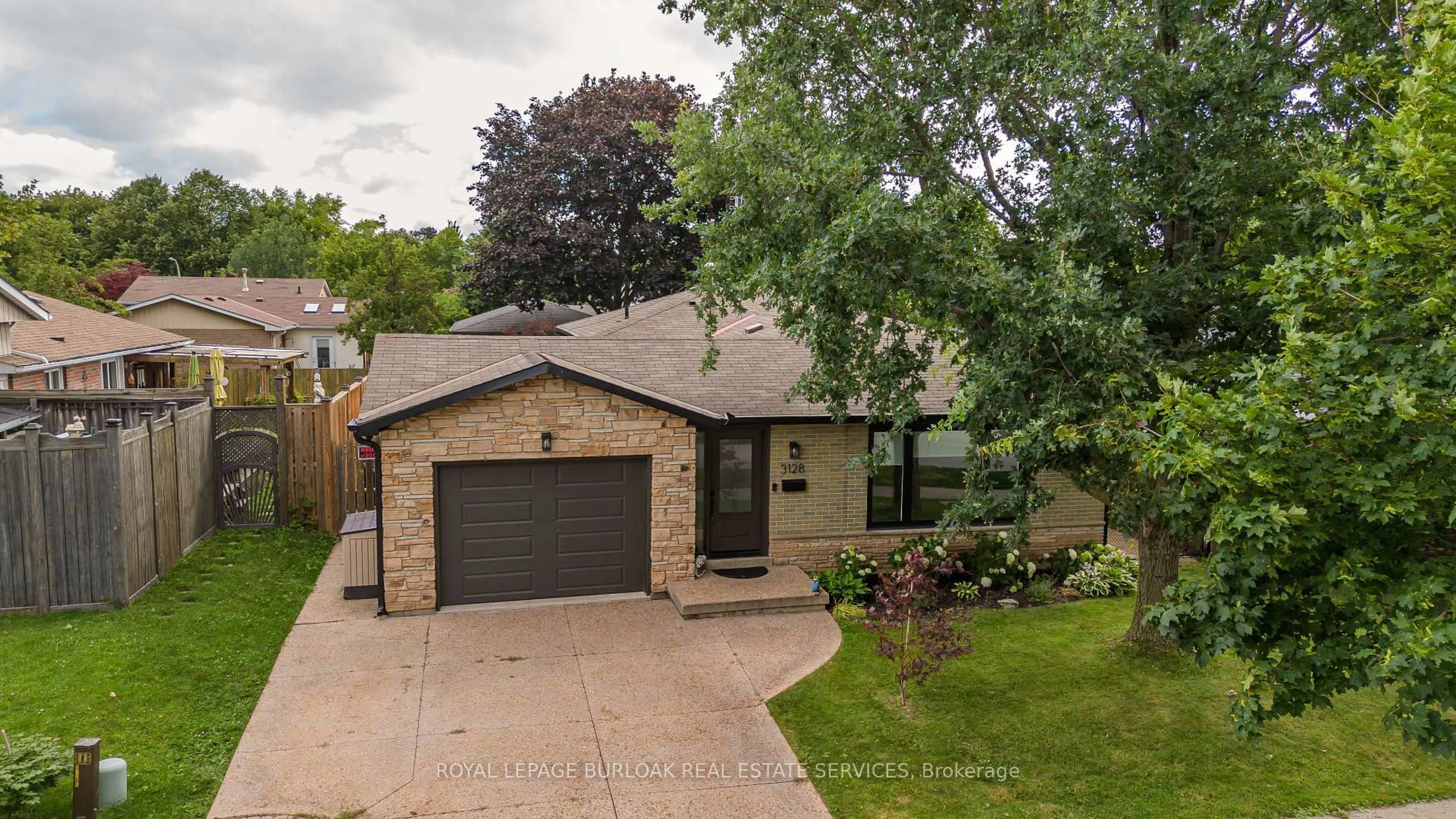 Home with brick exterior material, street for 3128 Centennial Dr, Burlington Ontario L7M 1B9