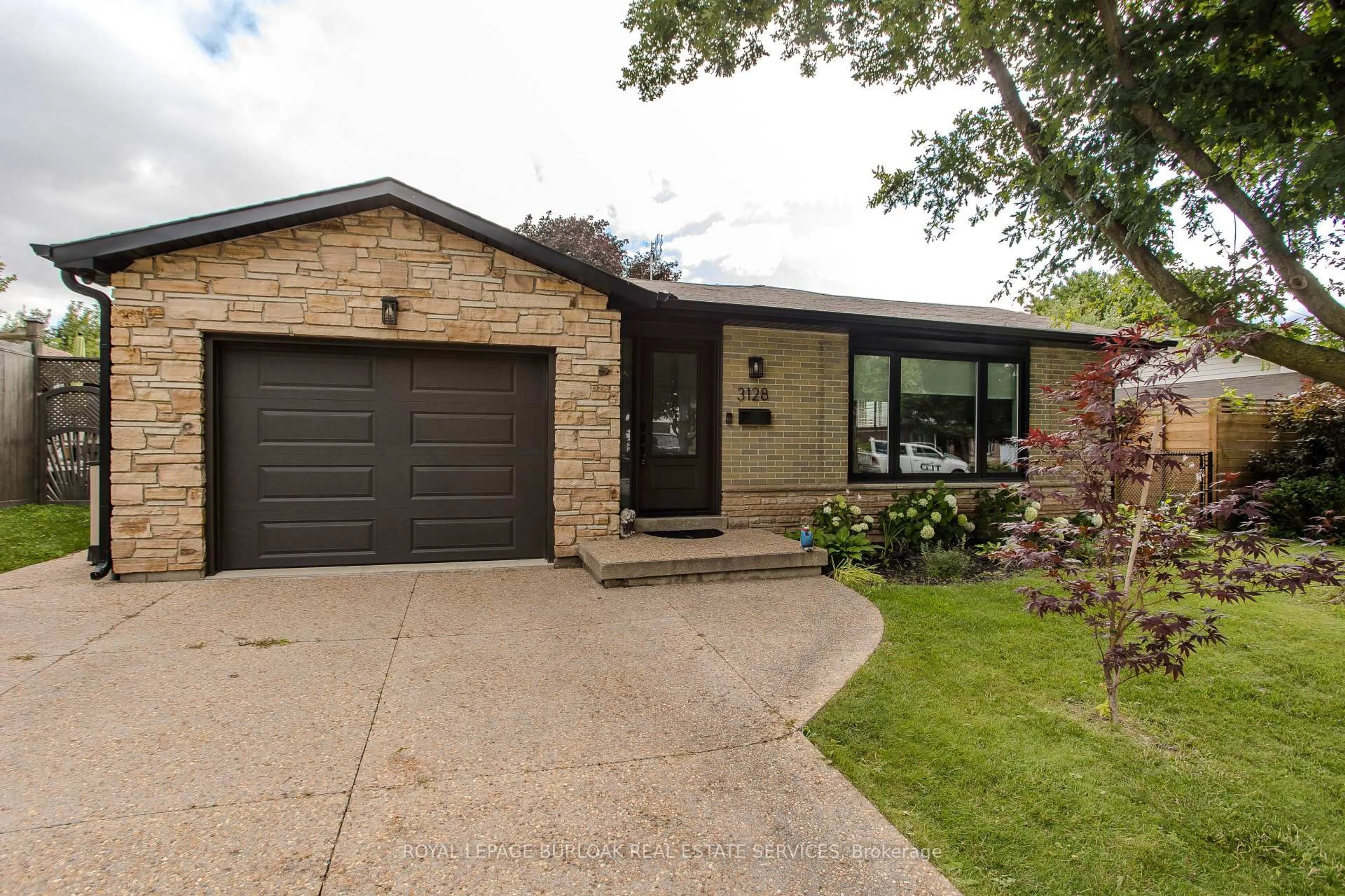 Home with brick exterior material, street for 3128 Centennial Dr, Burlington Ontario L7M 1B9