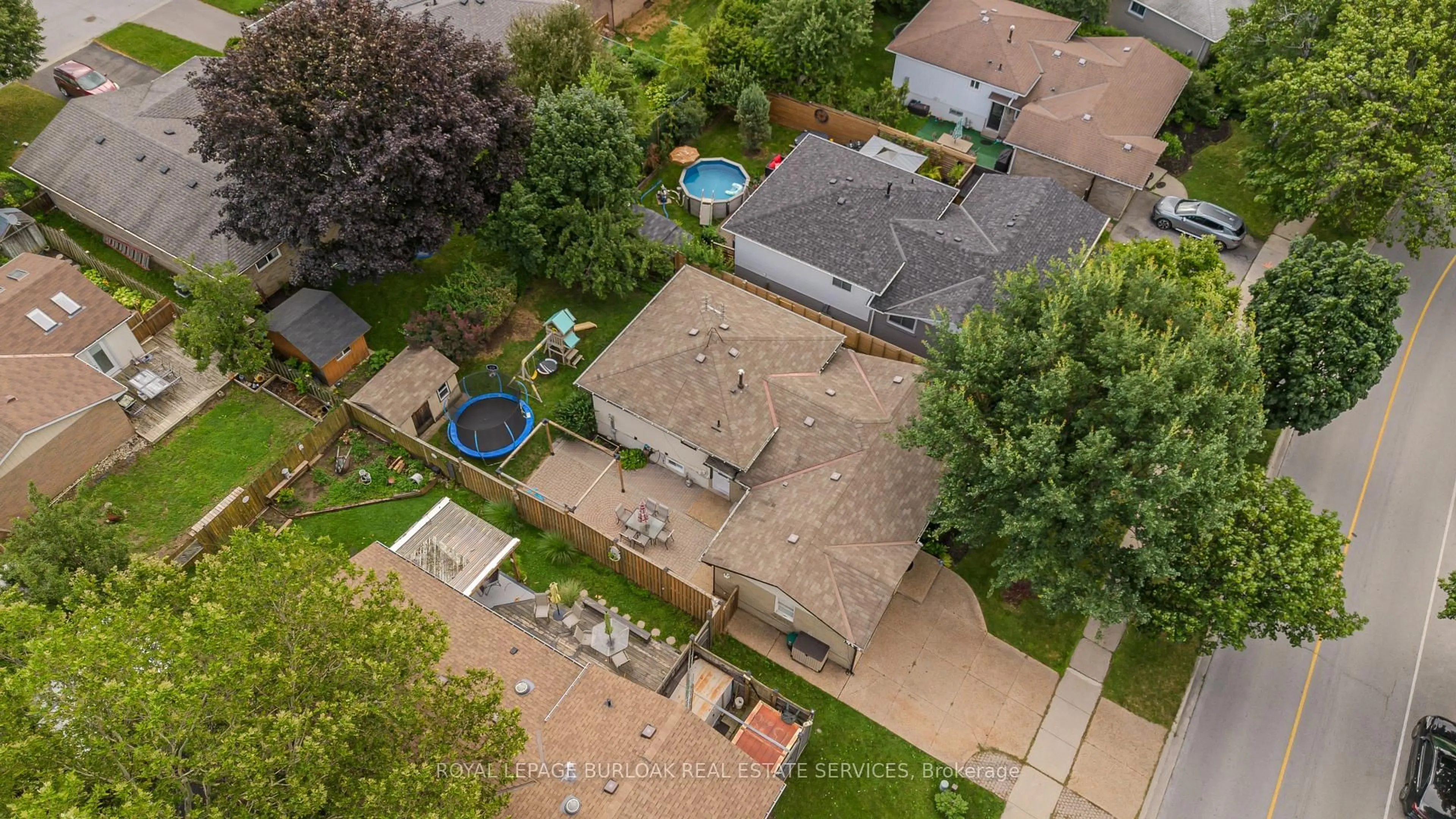 A pic from outside/outdoor area/front of a property/back of a property/a pic from drone, street for 3128 Centennial Dr, Burlington Ontario L7M 1B9