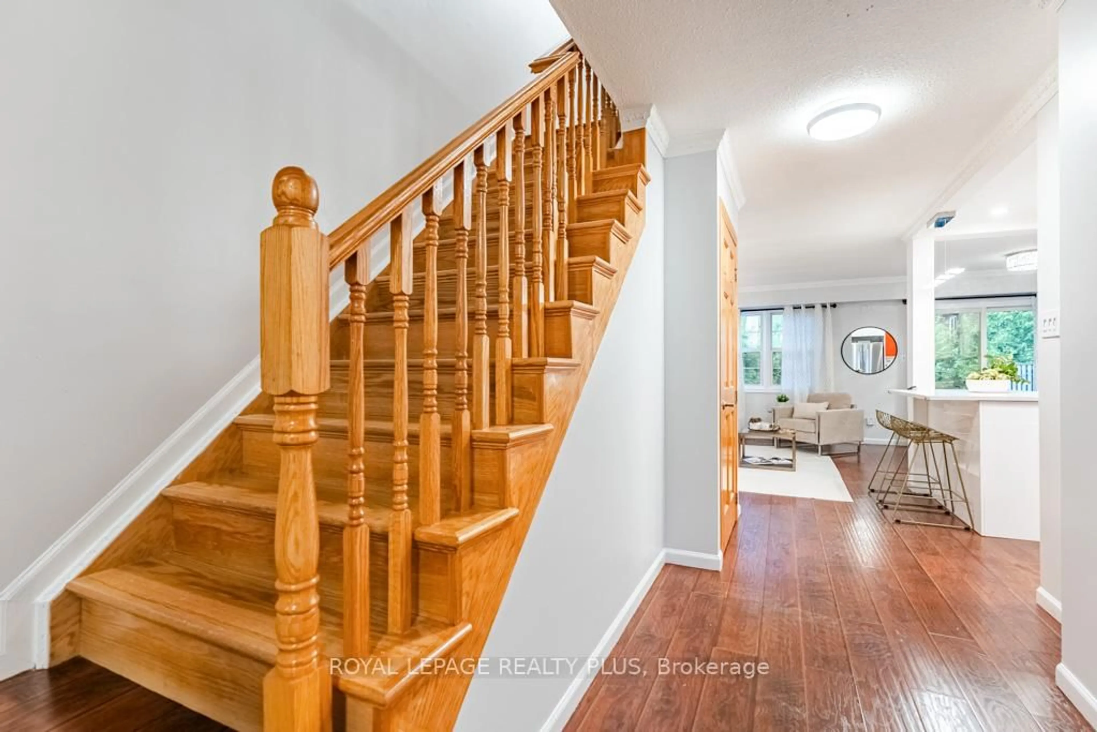 Stairs for 2120 RATHBURN Rd #161, Mississauga Ontario L4W 2S8