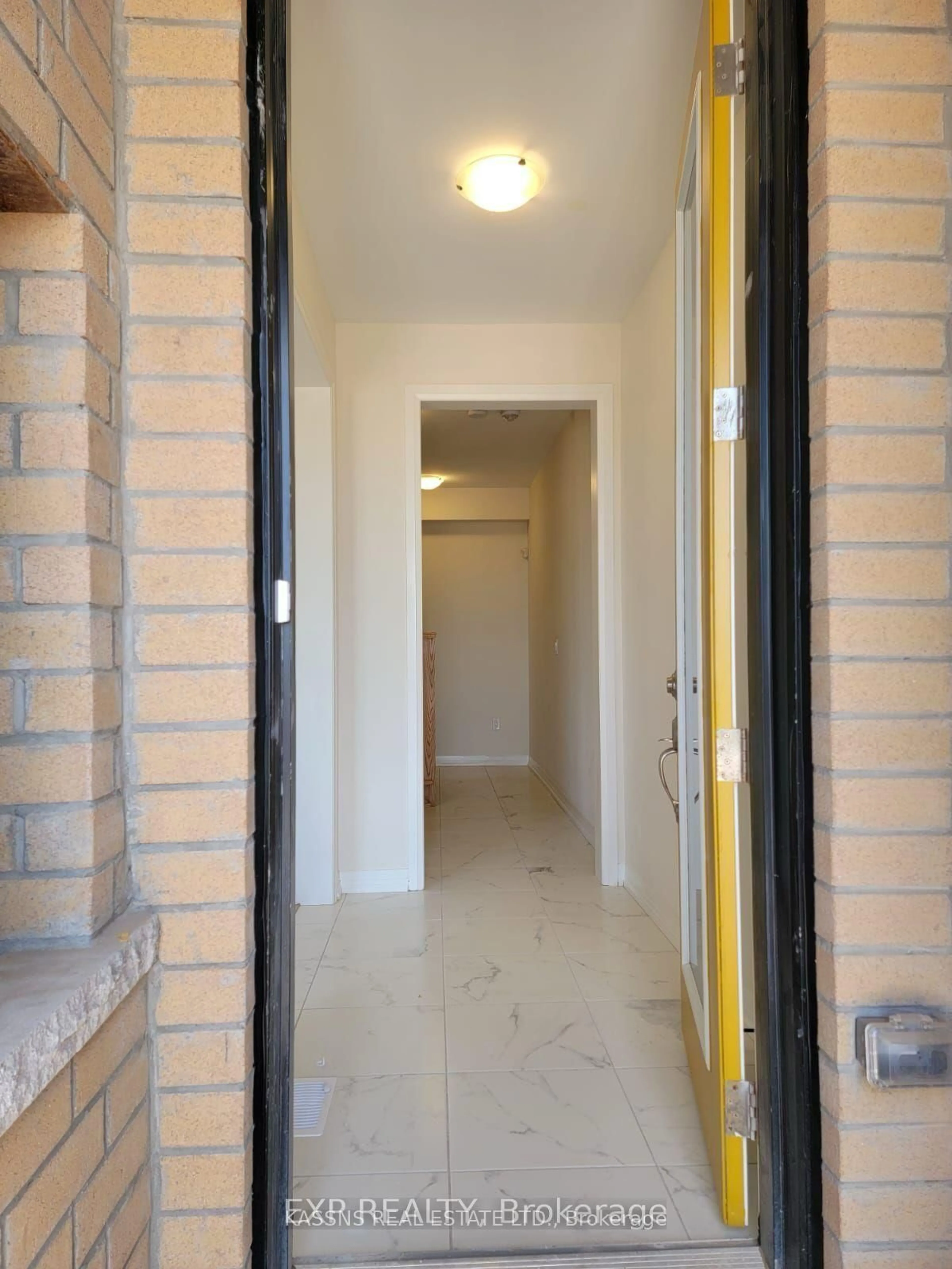 Indoor foyer for 3305 Sixth Line, Oakville Ontario L6H 0Z6