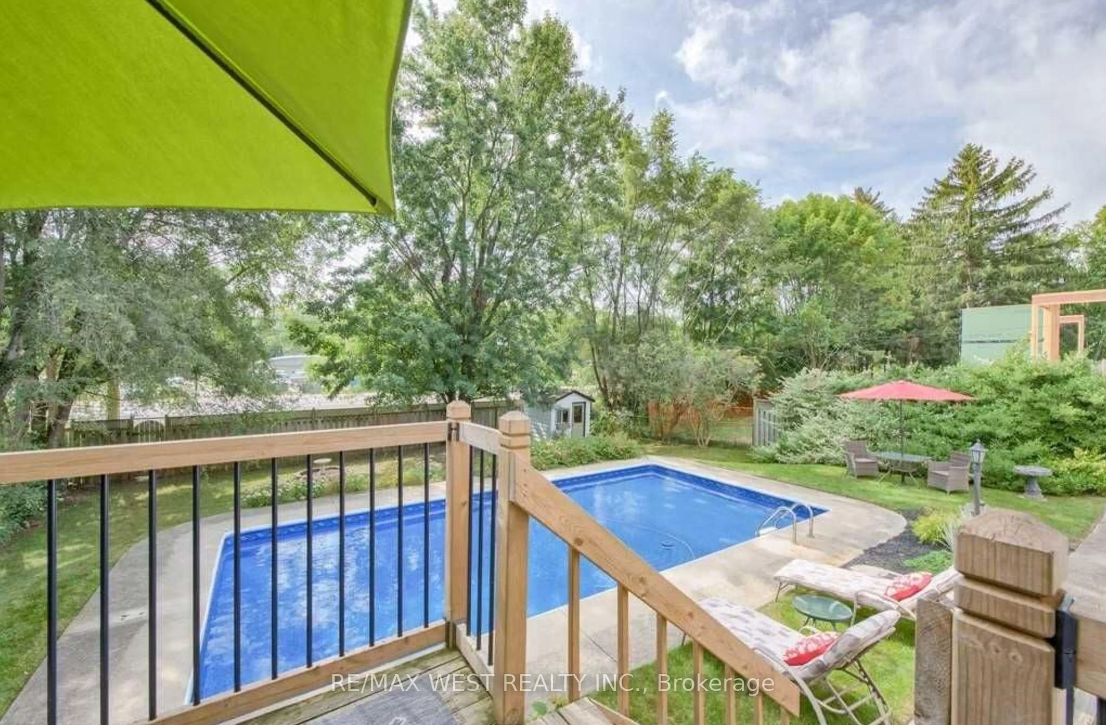 Pool for 1566 Venetia Dr, Oakville Ontario L6L 1K7