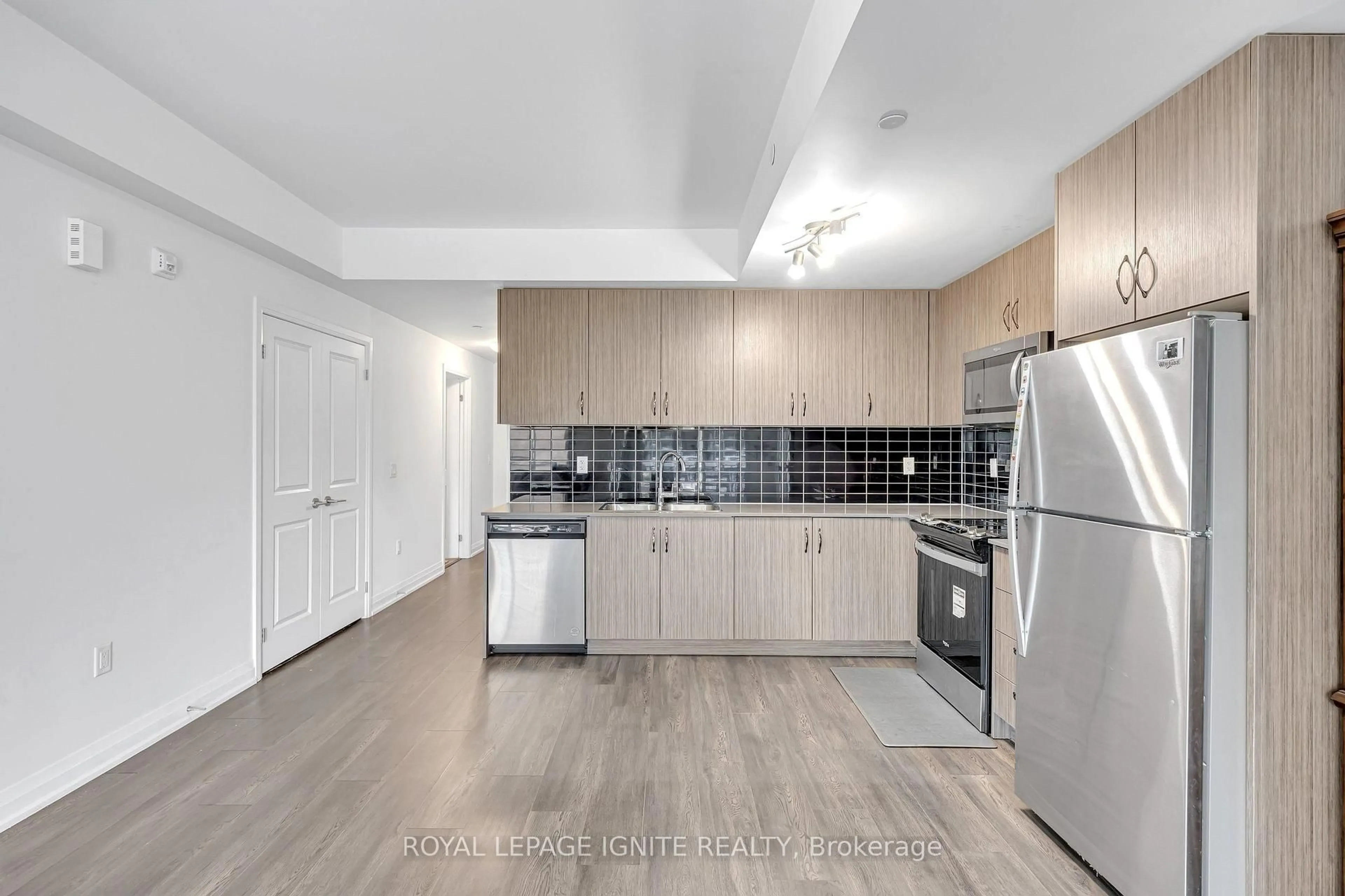 Standard kitchen, unknown for 65 Attmar Dr #152, Brampton Ontario L6P 0Y6