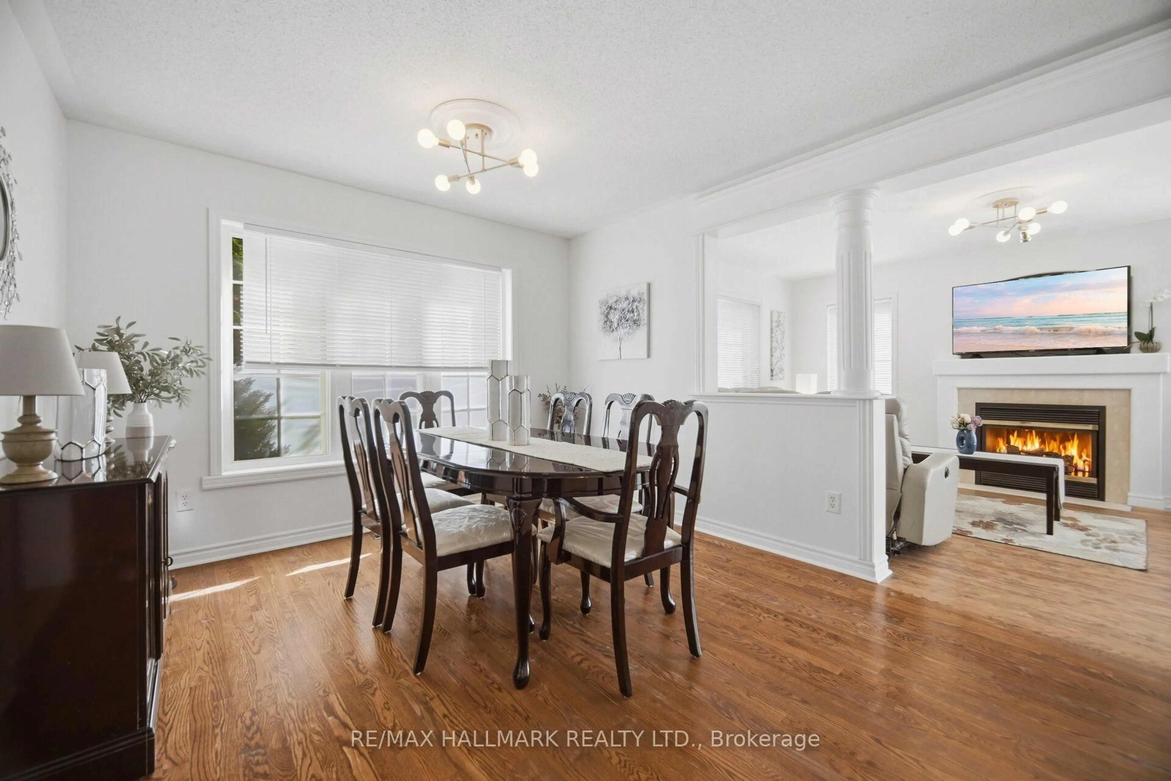 Dining room, wood/laminate floor for 641 Marley Cres, Milton Ontario L9T 5V2