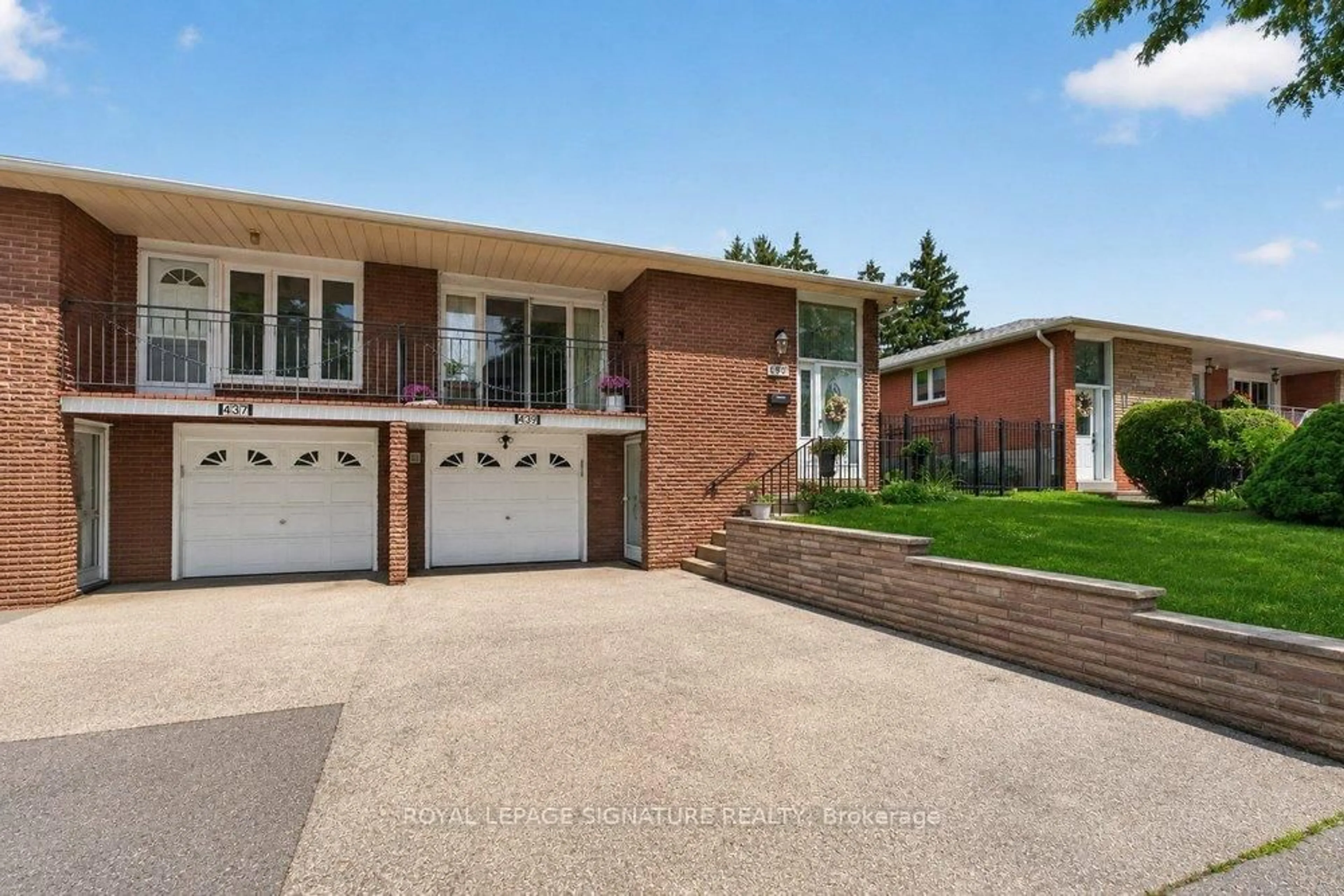 Home with brick exterior material, street for 439 Ginger Dwns, Mississauga Ontario L5A 3A8