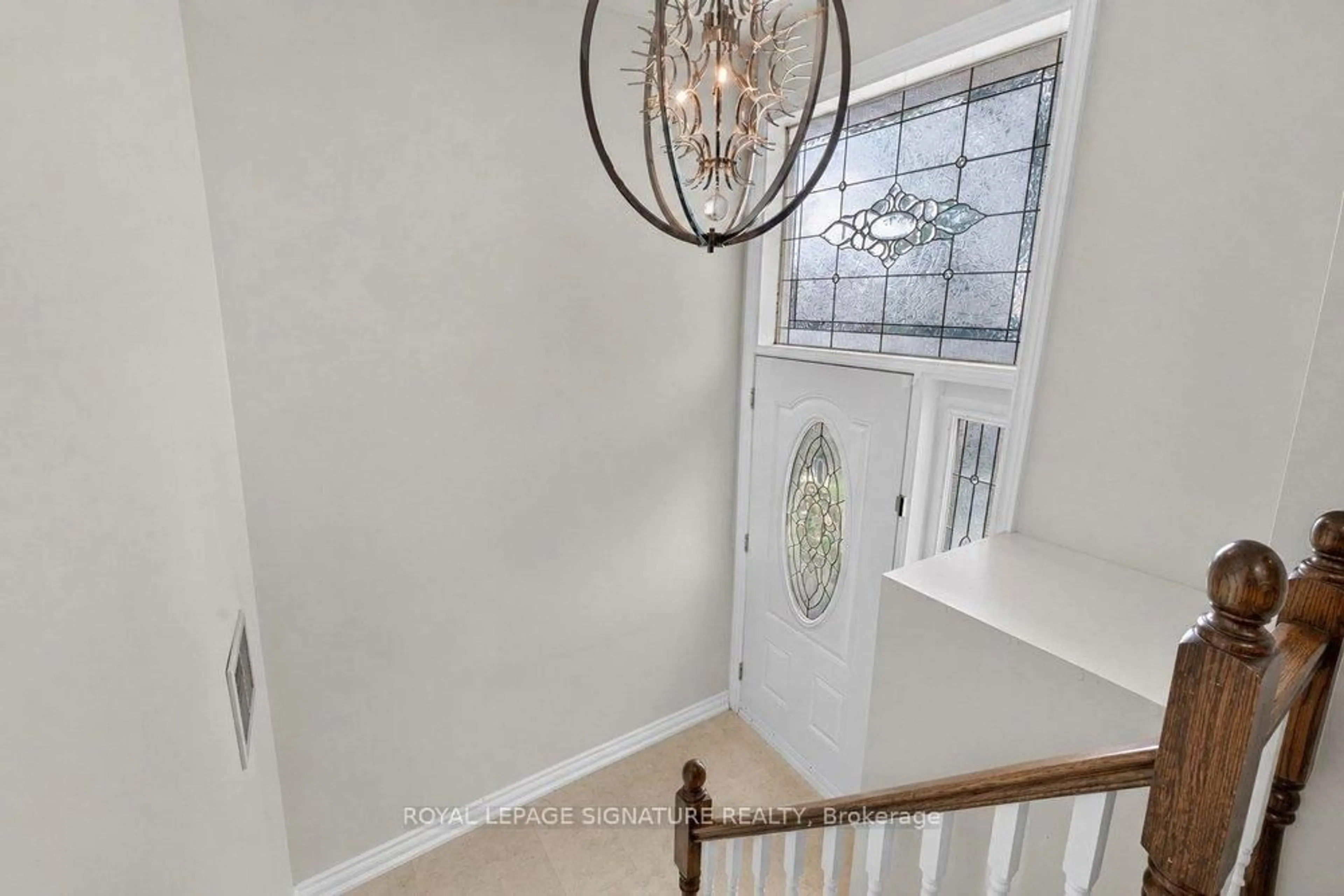 Indoor entryway for 439 Ginger Dwns, Mississauga Ontario L5A 3A8