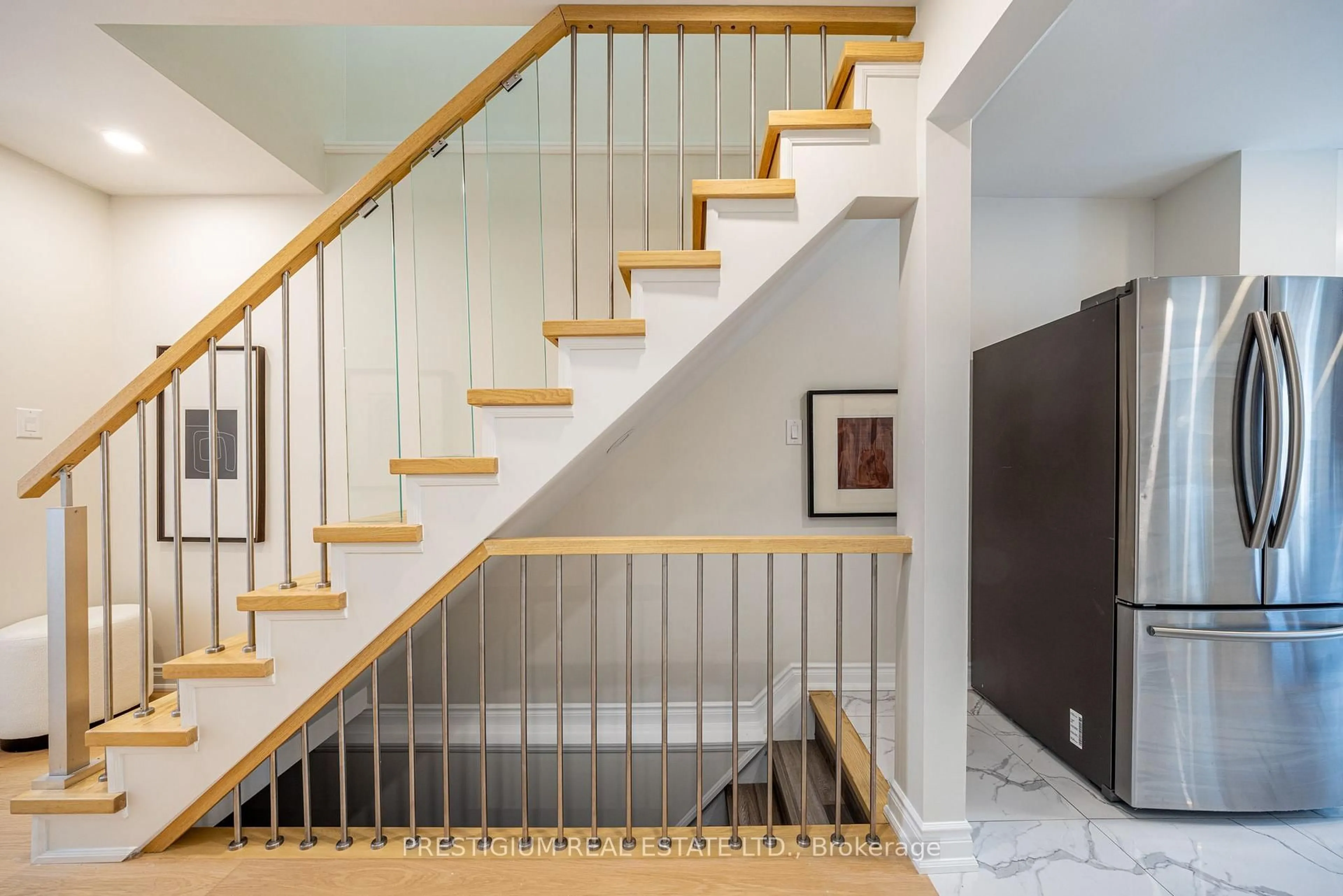 Stairs for 4094 Teakwood Dr, Mississauga Ontario L5C 3L6