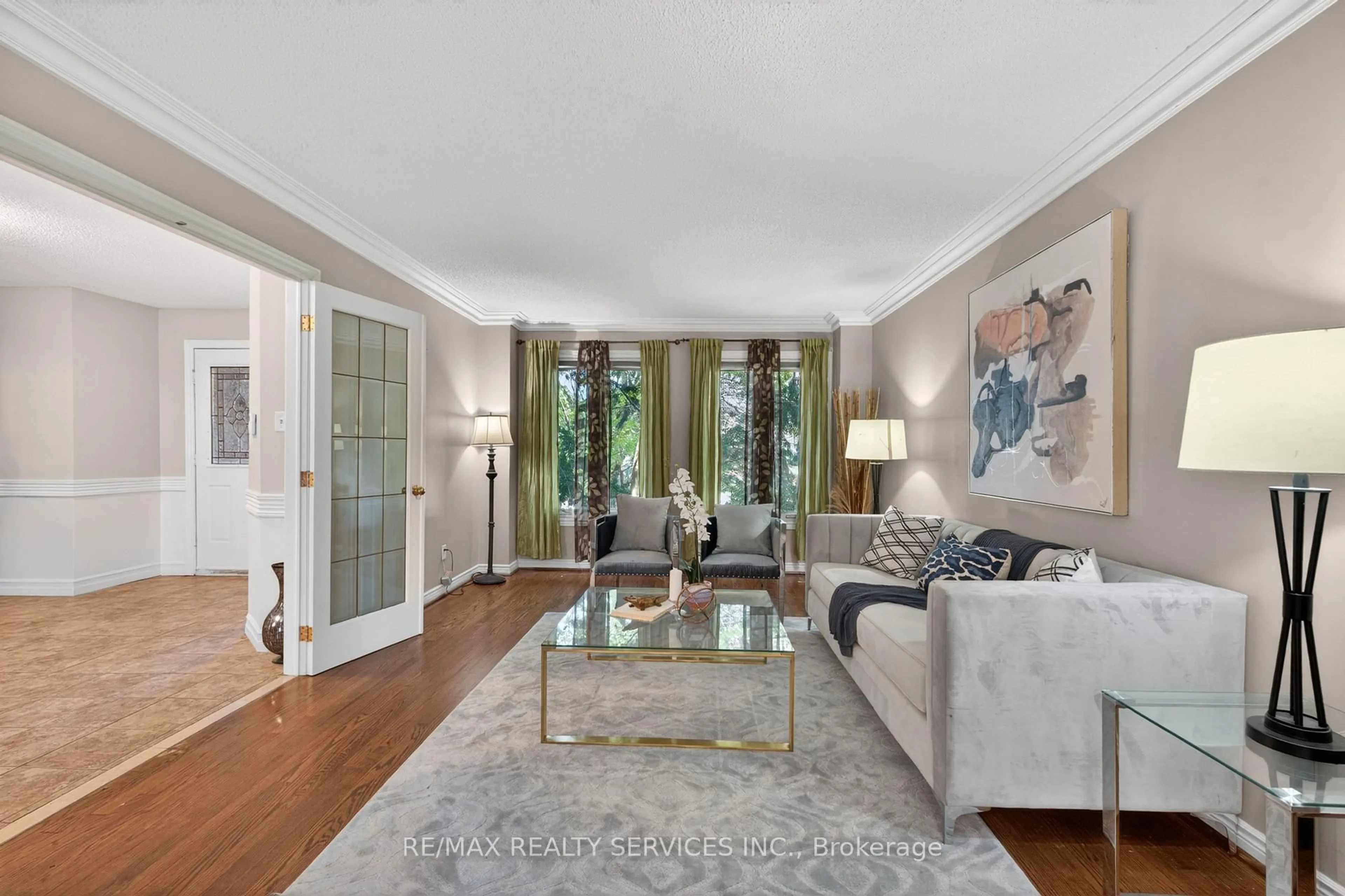 Living room with furniture, unknown for 2069 Schoolmaster Circ, Oakville Ontario L6M 3A1