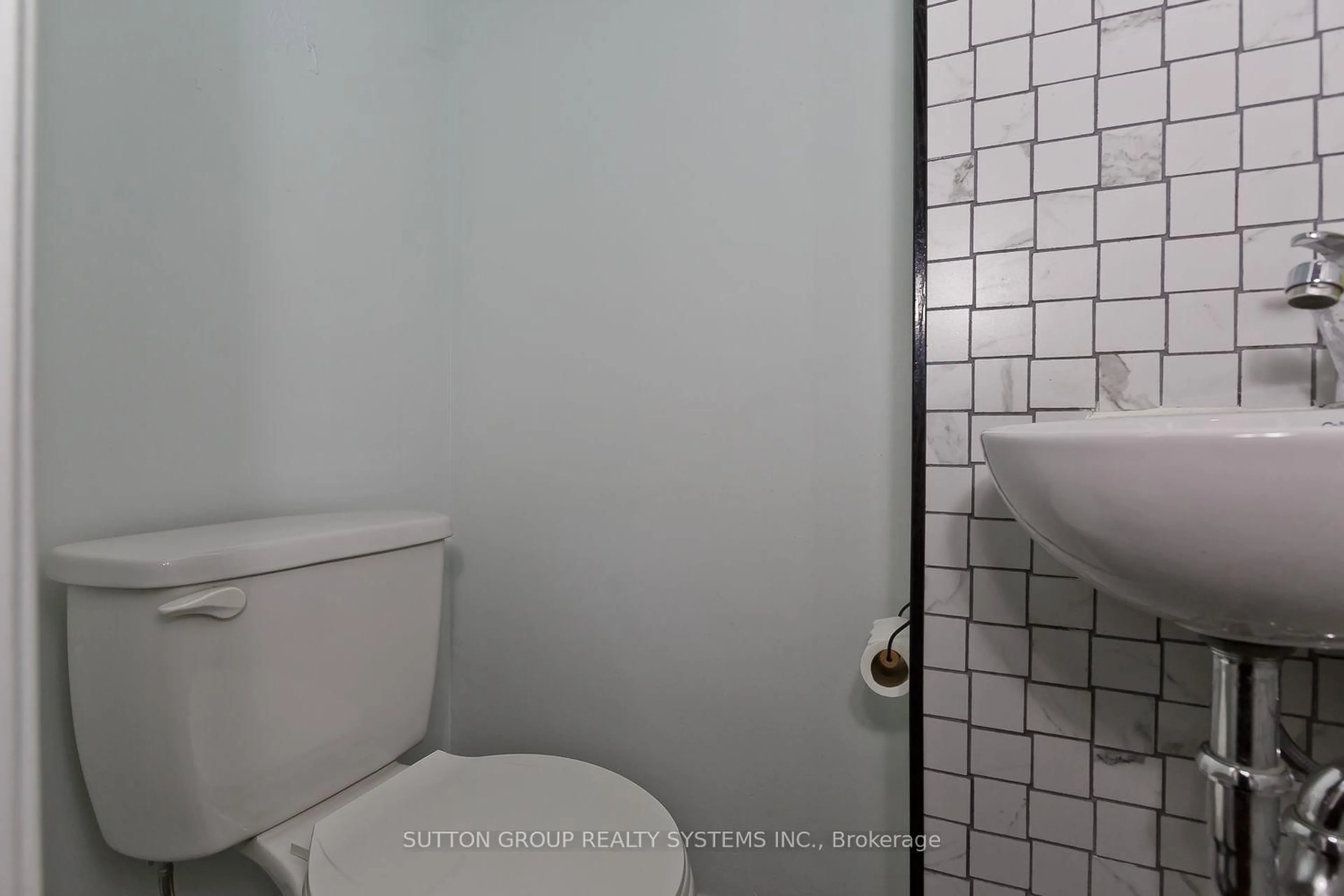 Standard bathroom, ceramic/tile floor for 3 Hardisty Dr, Toronto Ontario M9W 2M9