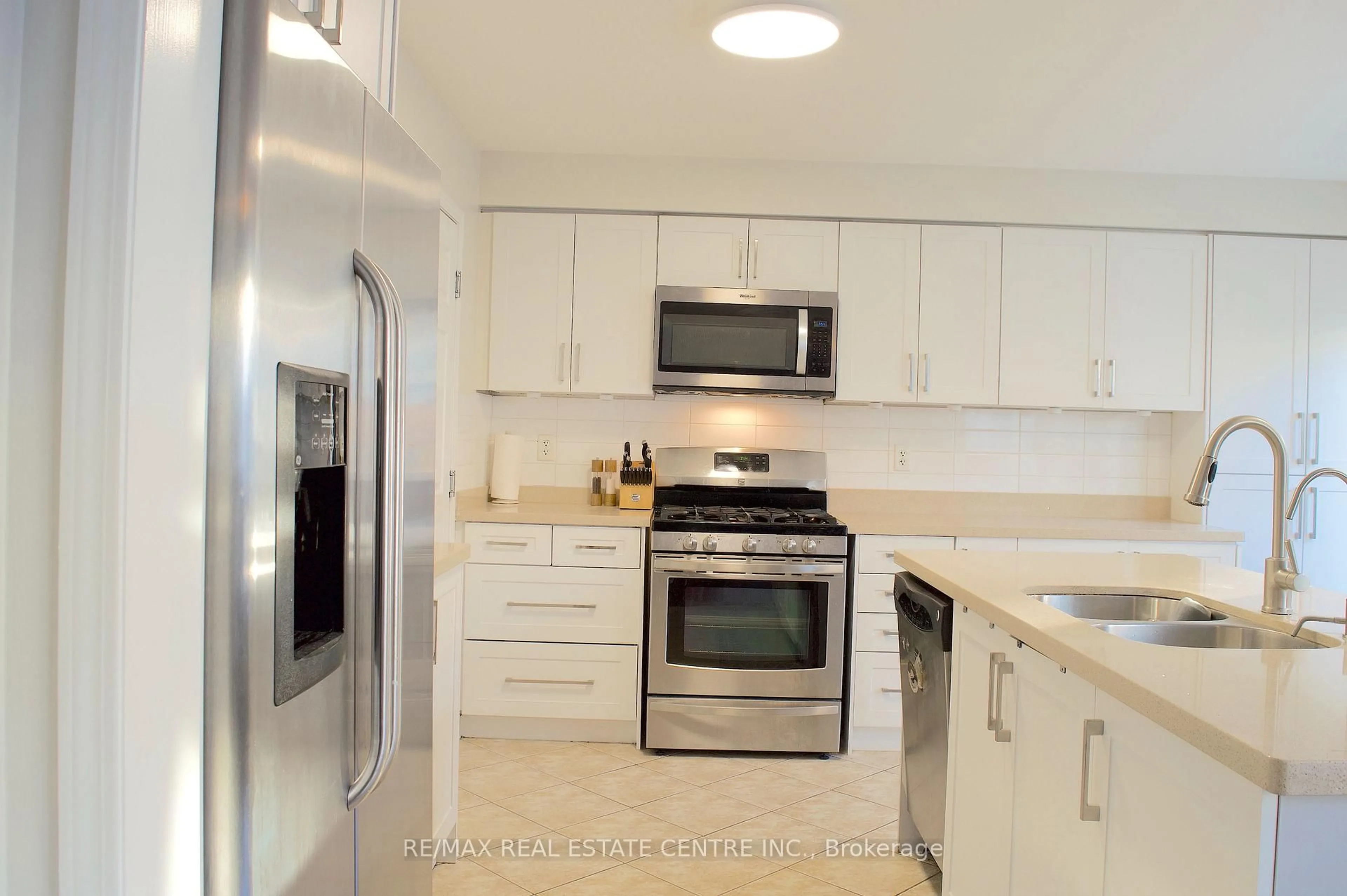 Standard kitchen, unknown for 3 Chudleigh Ave, Brampton Ontario L6X 0N1