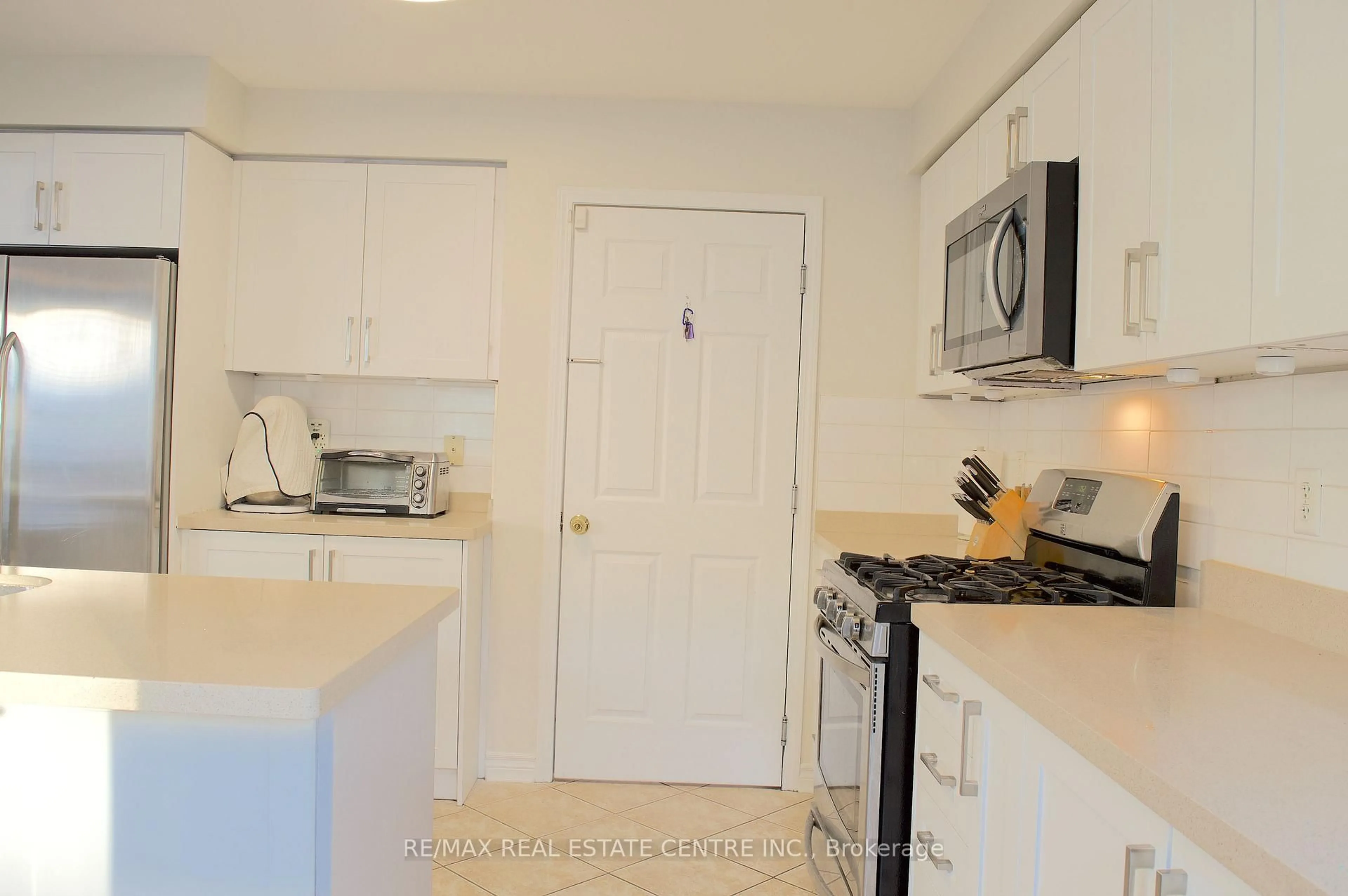 Standard kitchen, ceramic/tile floor for 3 Chudleigh Ave, Brampton Ontario L6X 0N1