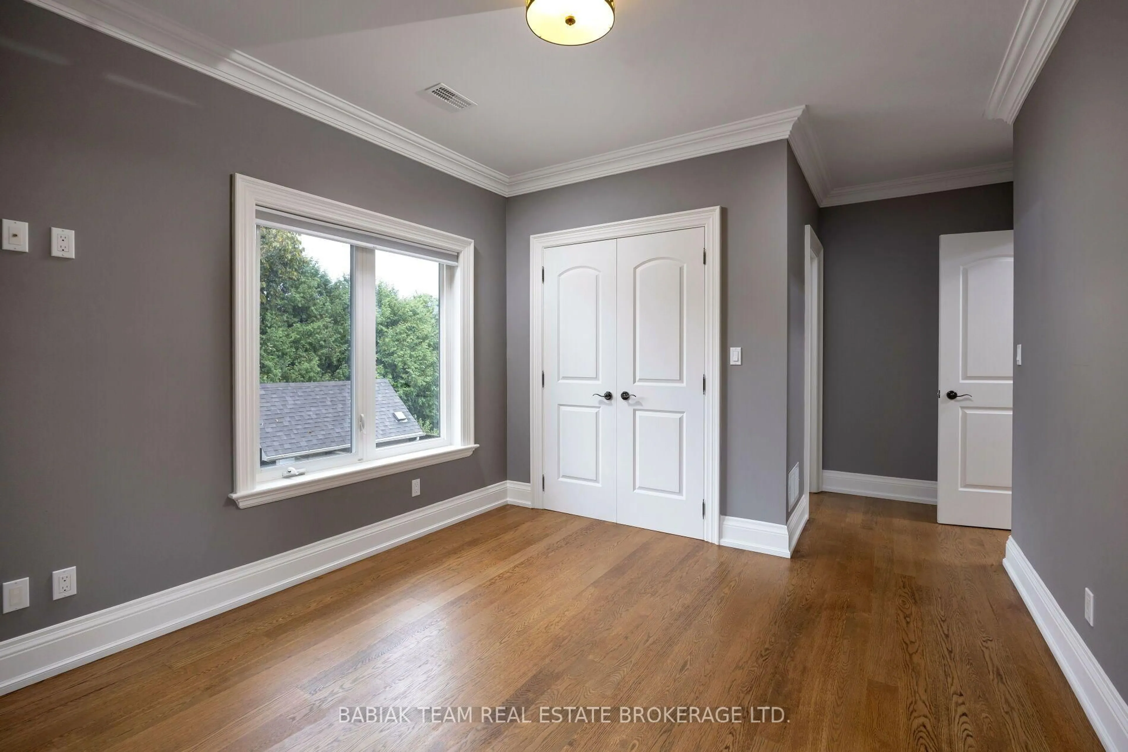 Indoor entryway for 31 Keane Ave, Toronto Ontario M9B 2B8
