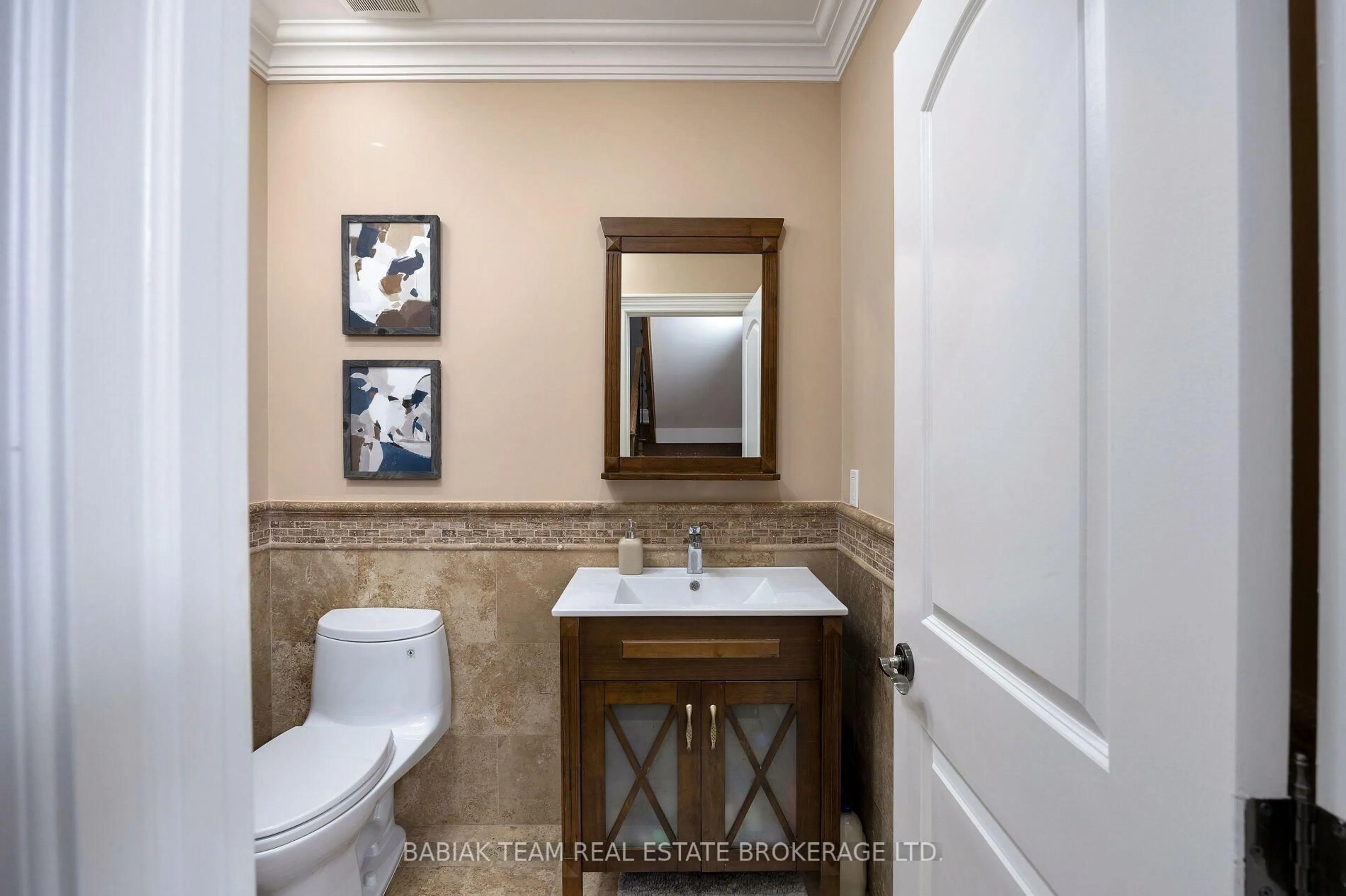 Standard bathroom, ceramic/tile floor for 31 Keane Ave, Toronto Ontario M9B 2B8
