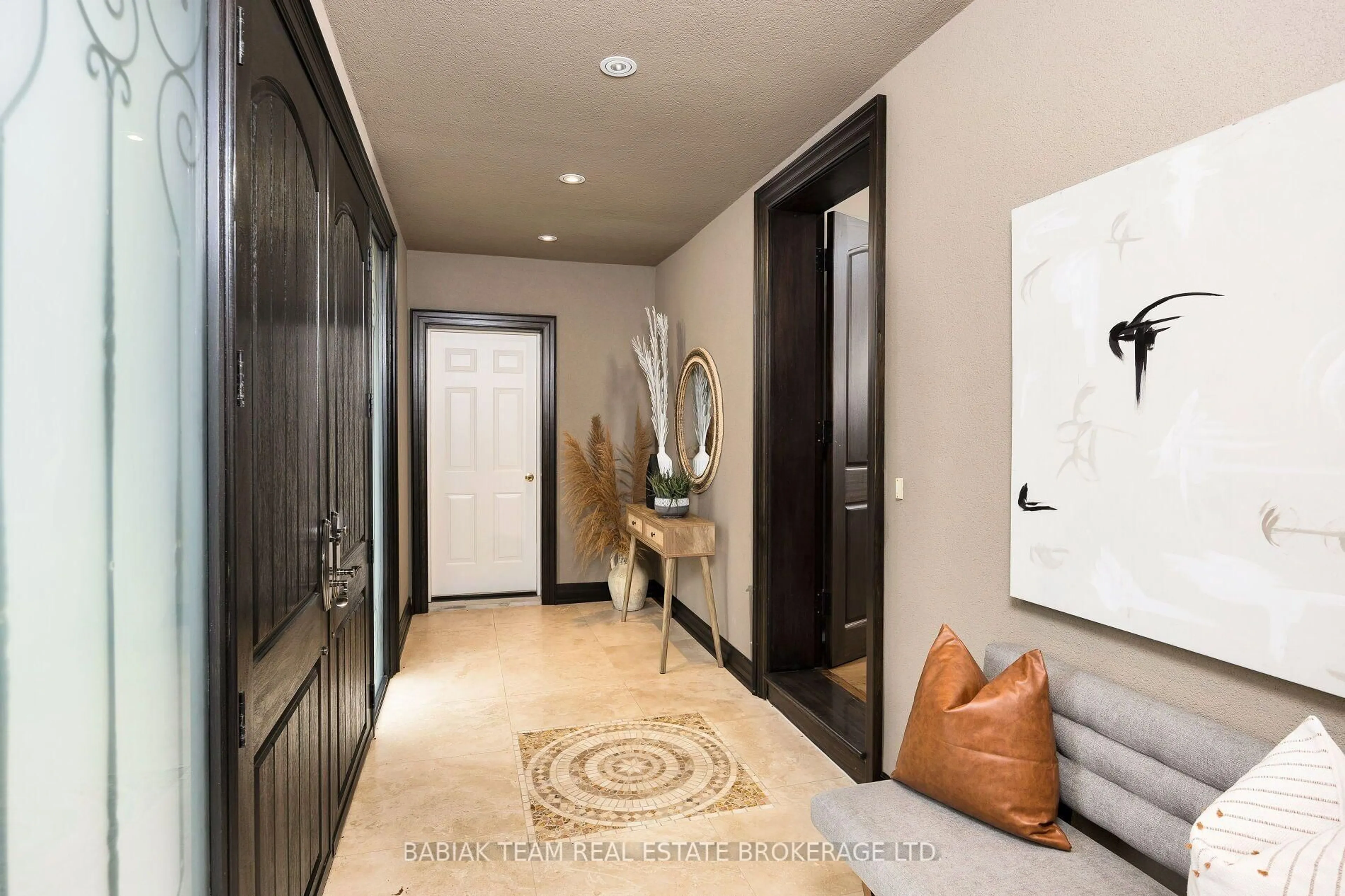 Indoor foyer for 31 Keane Ave, Toronto Ontario M9B 2B8