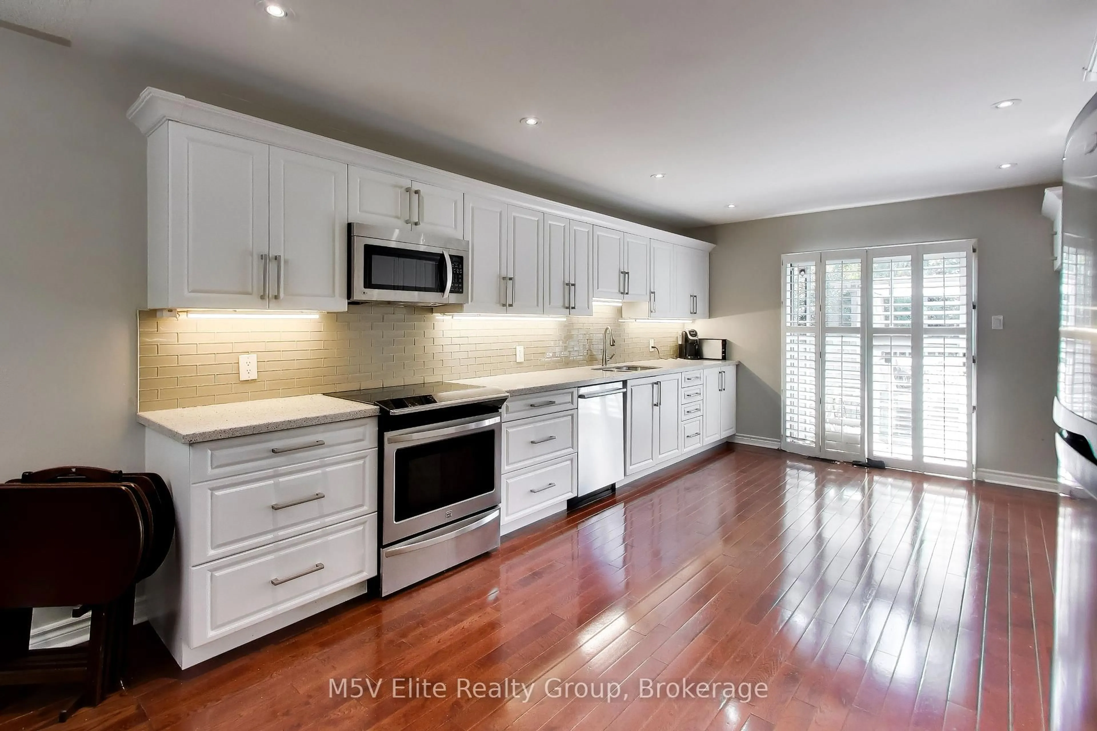 Open concept kitchen, unknown for 46 Royal Orchard Dr, Brampton Ontario L6X 4M6