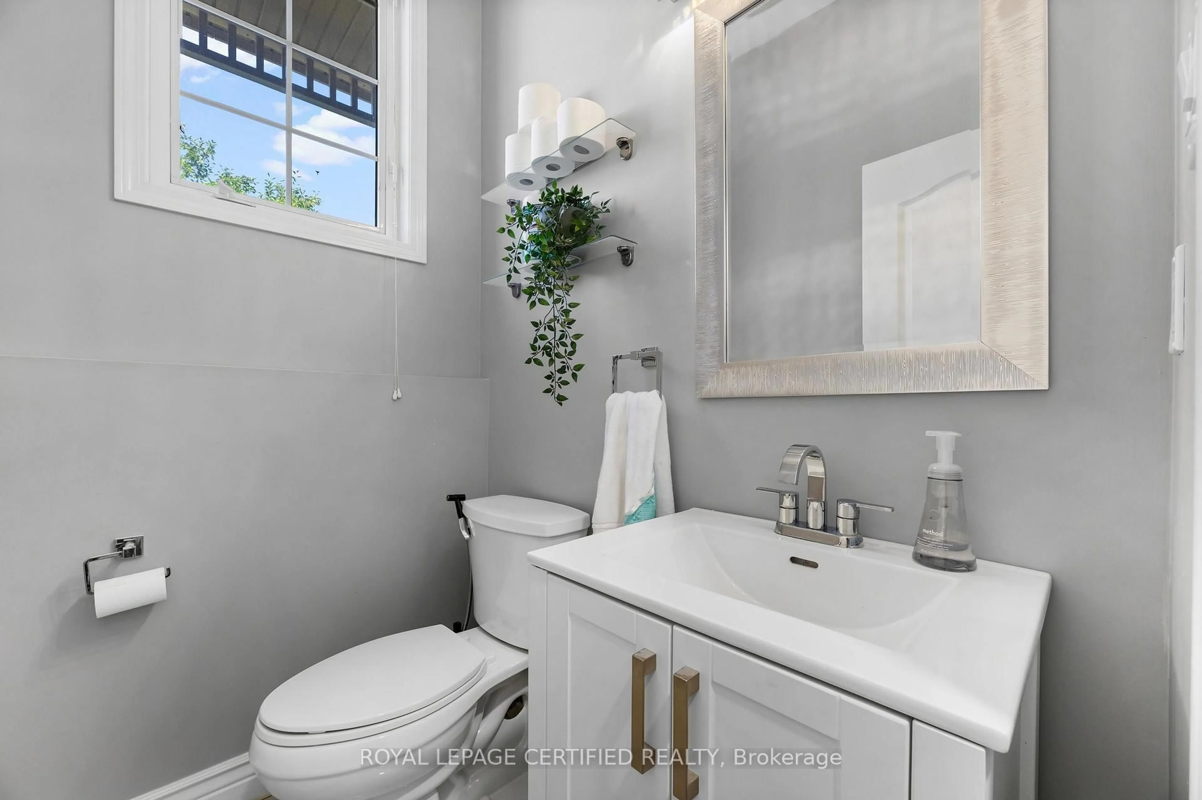 Contemporary bathroom, ceramic/tile floor for 938 Burrows Gate, Milton Ontario L9T 0K7
