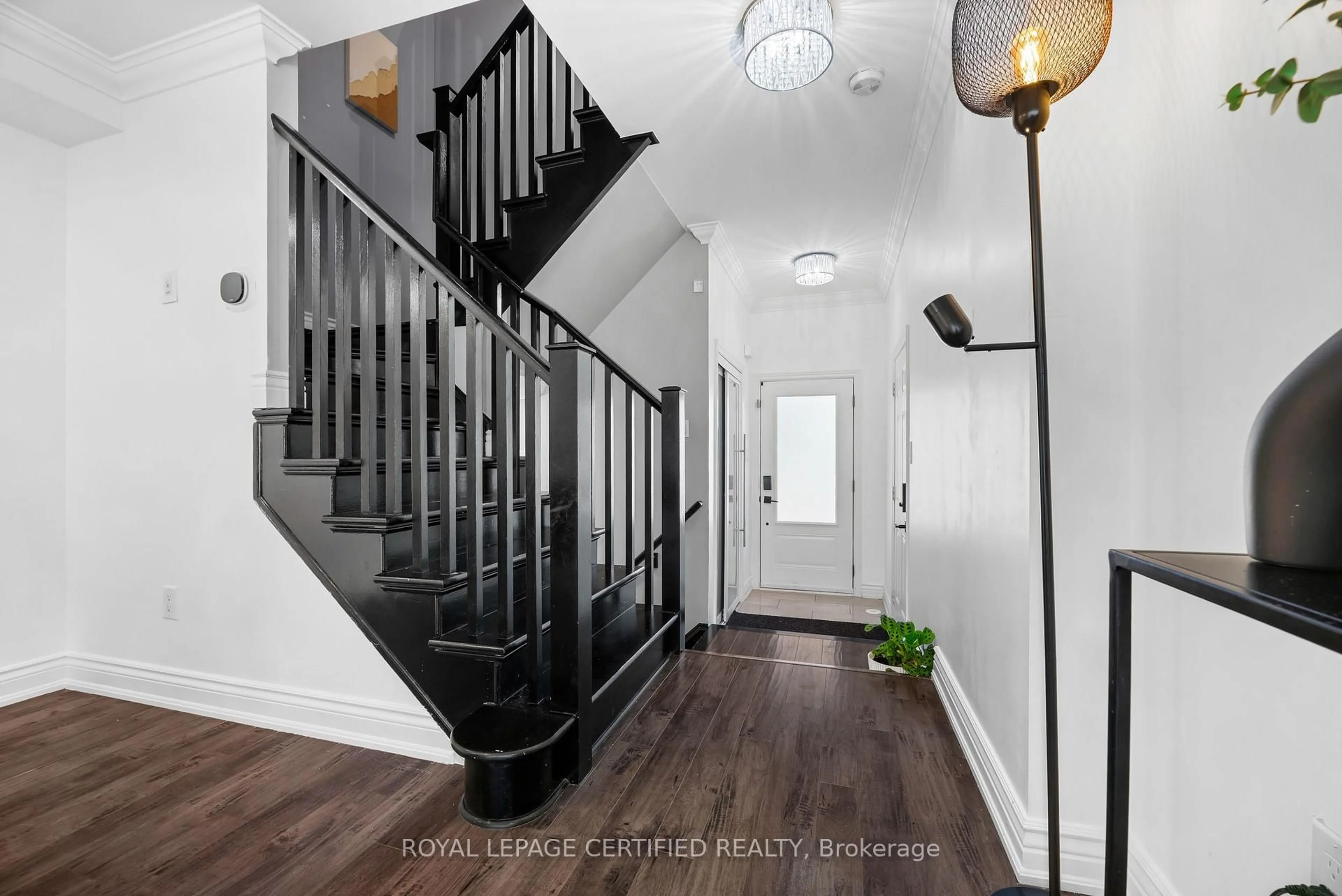 Indoor entryway for 938 Burrows Gate, Milton Ontario L9T 0K7