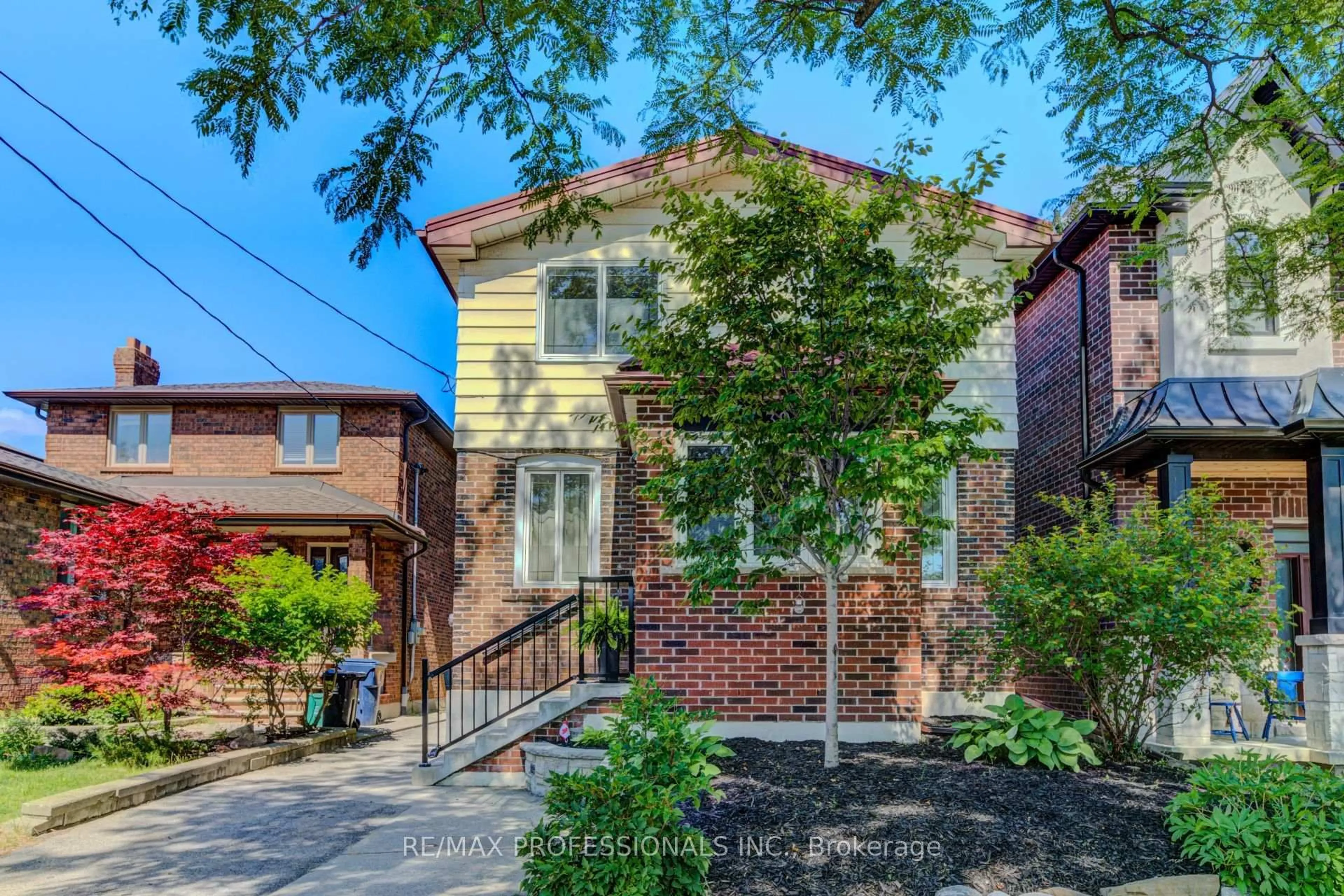 Home with brick exterior material, street for 39 Rosemeade Ave, Toronto Ontario M8Y 3A4