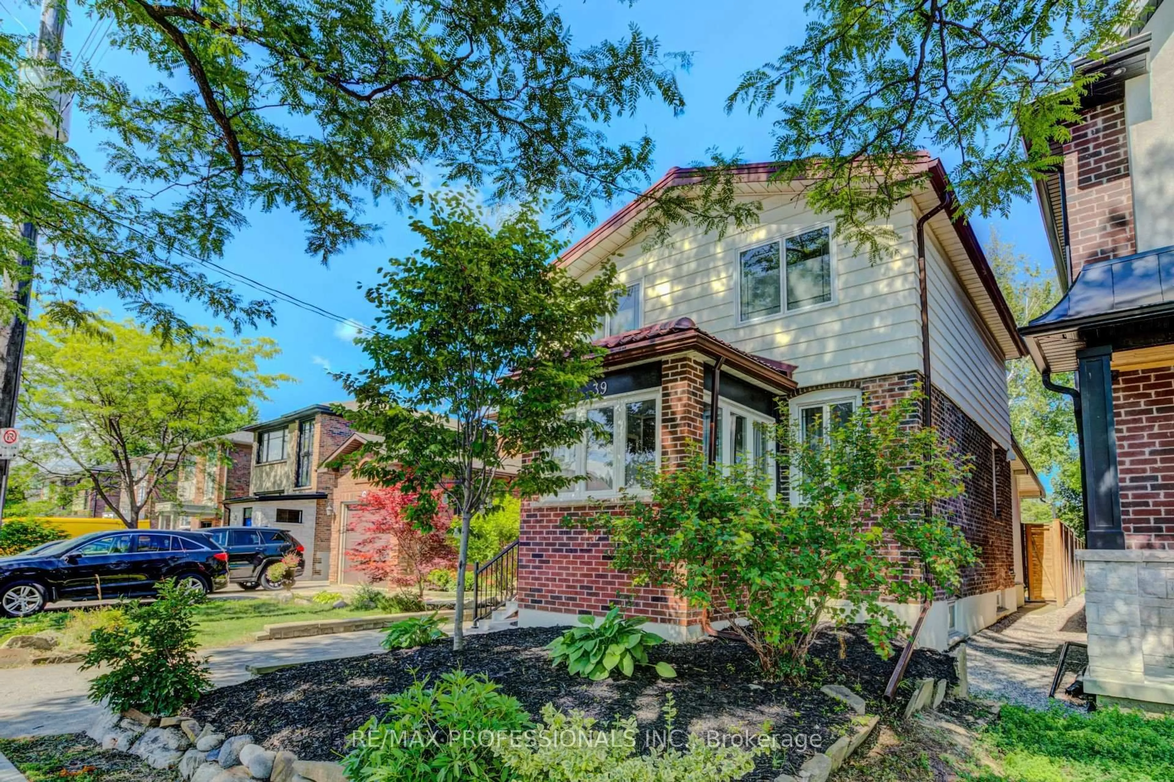 Home with brick exterior material, street for 39 Rosemeade Ave, Toronto Ontario M8Y 3A4